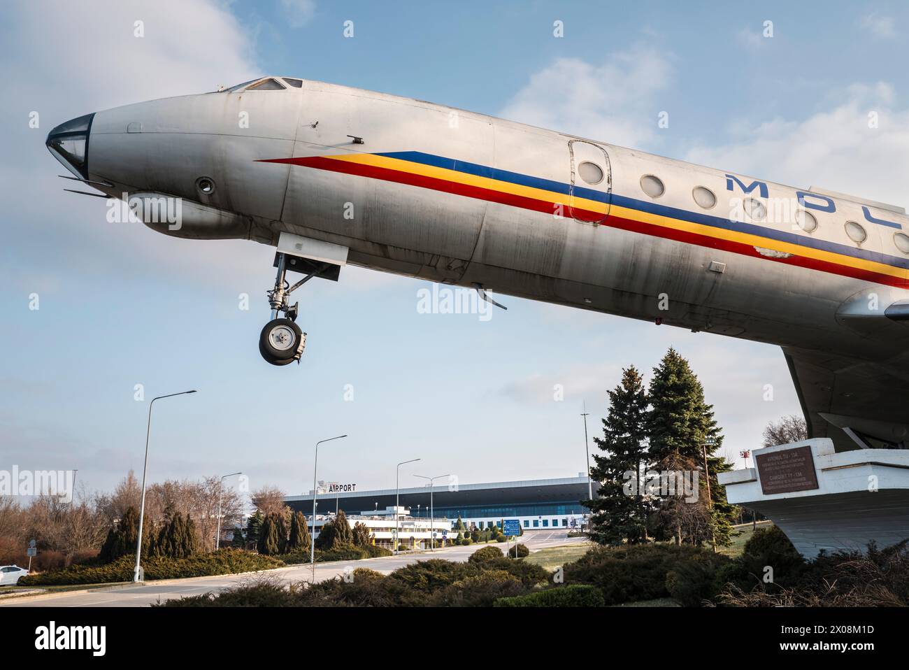 Un aereo ad ala fissa che simboleggia l'aeroporto internazionale di Chisinau. Chisinau. Patricia Huchot-Boissier / Collectif DyF Foto Stock