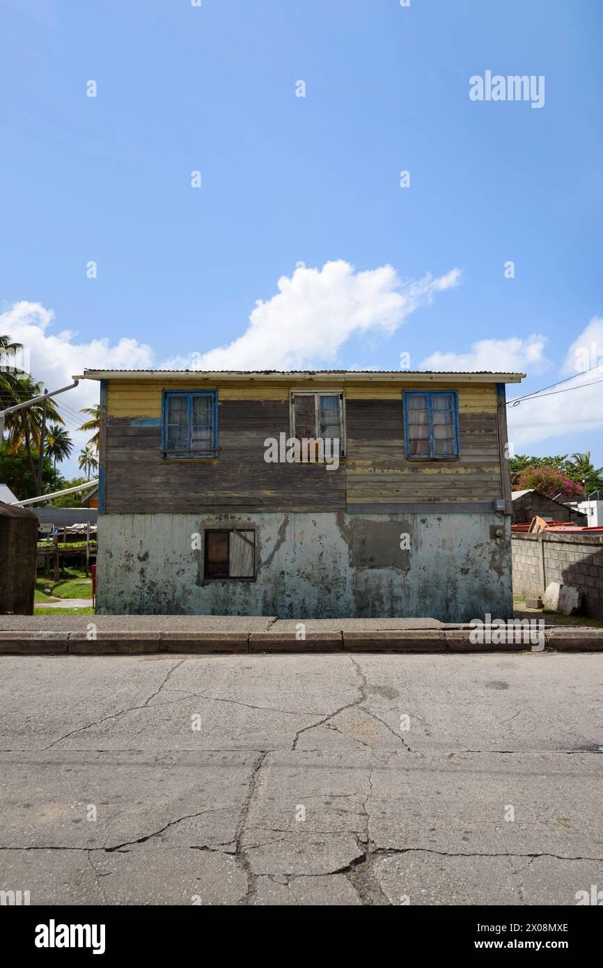 Edificio tradizionale in legno, Port Elizabeth, Bequia Island, St Vincent e Grenadine, Caraibi Foto Stock