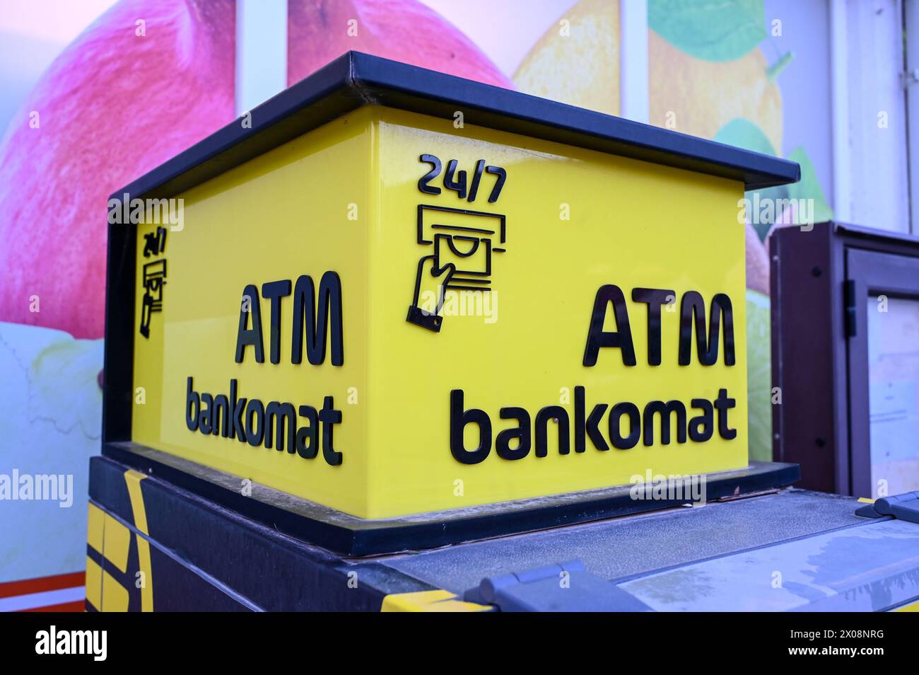 Bancomat. Bancomat per strada. Bancomat automatizzato. Foto Stock