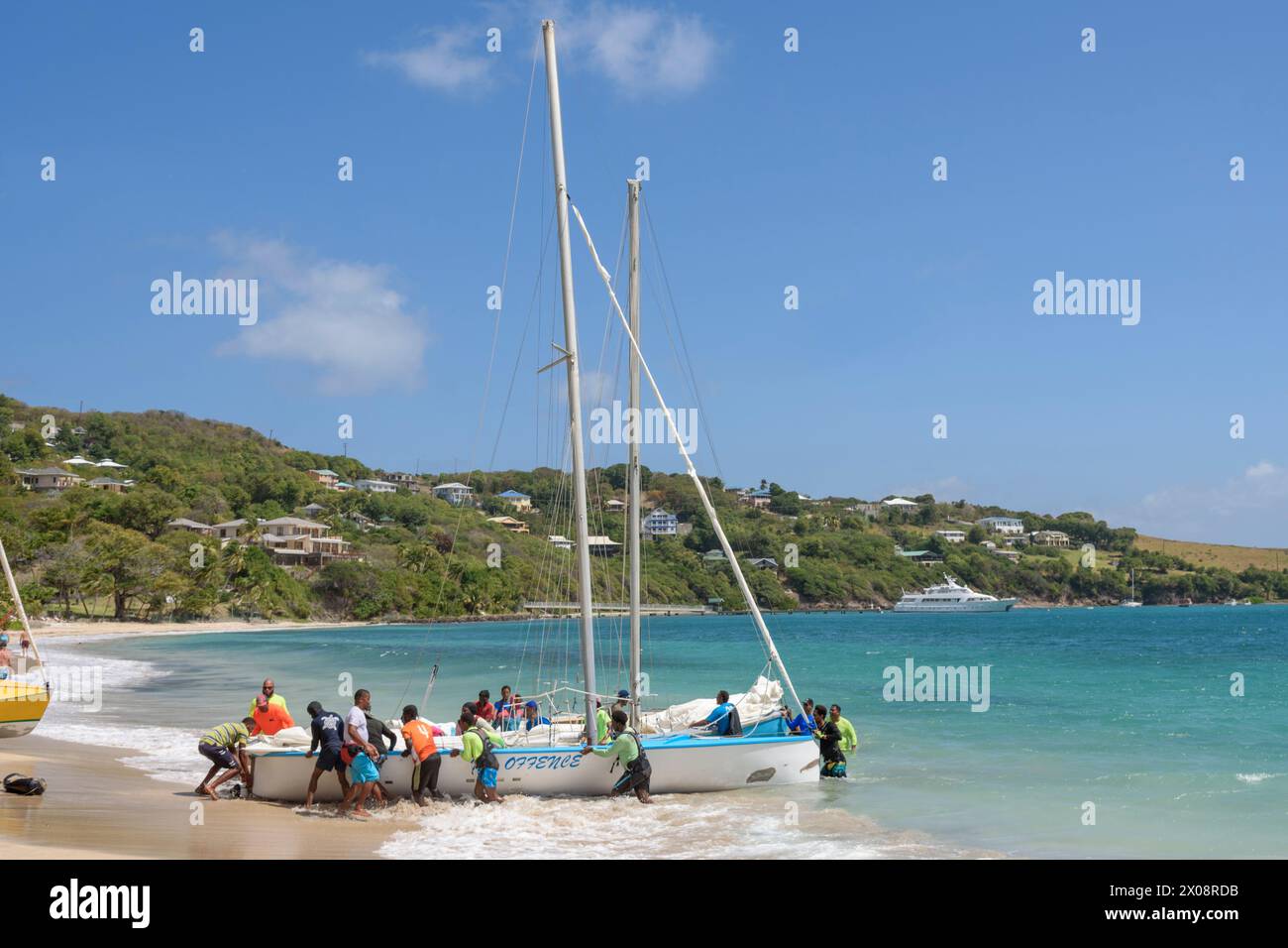 Gara di yacht domenicale a Friendship Bay, Bequia Island, St Vincent e Grenadine, Caraibi Foto Stock