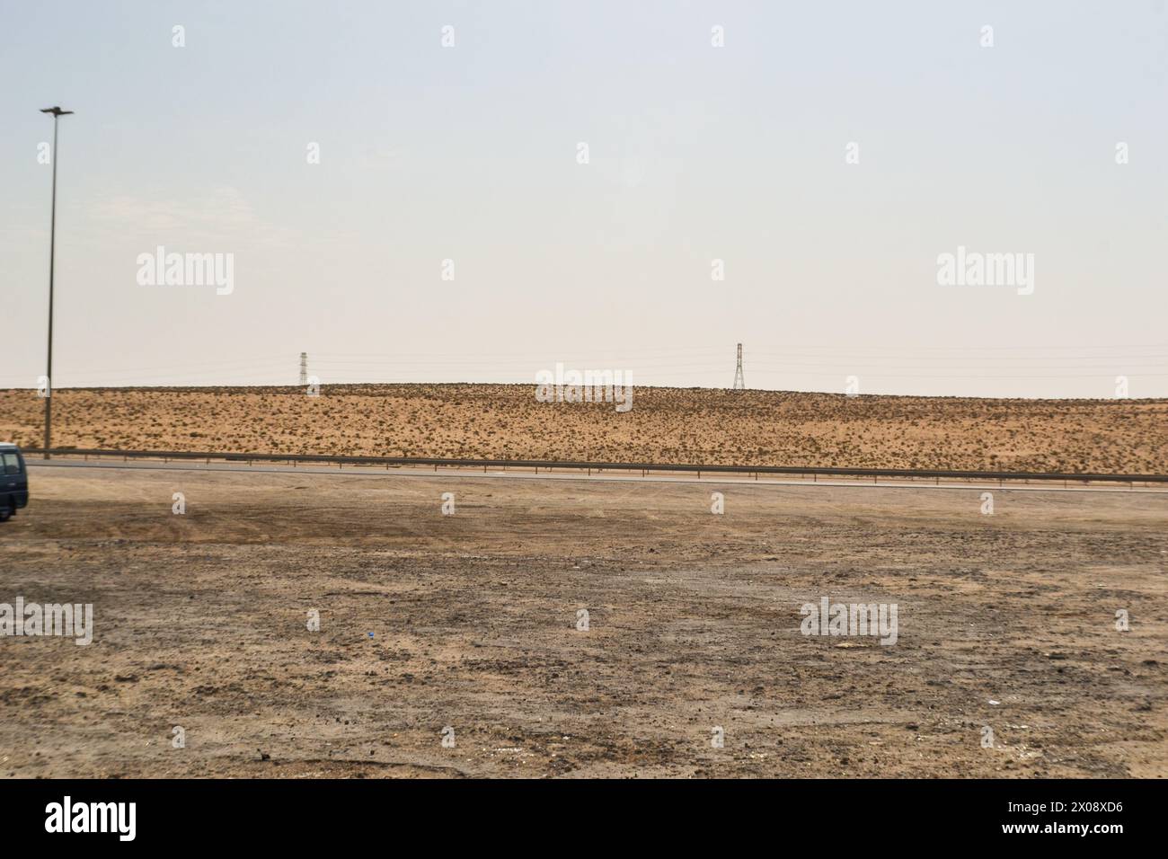 Colline rocciose nel deserto di Doha, Qatar. Splendidi paesaggi e natura del Medio Oriente. Foto Stock