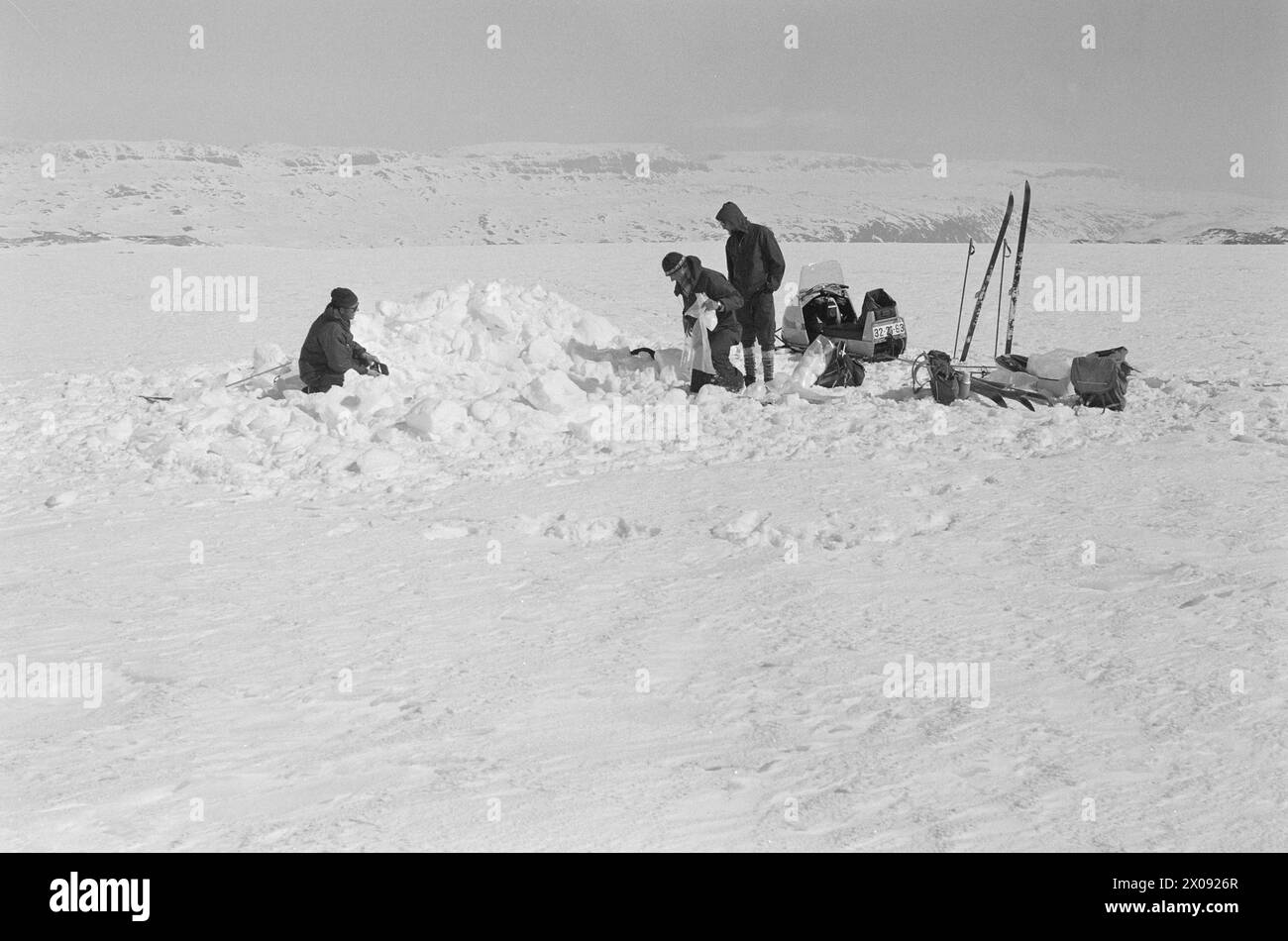 Attualmente 18 - 4 - 1974: La neve è sporca pioggia acida e polvere tossica che arriva con il vento da lontano ha iniziato a minacciare la vita nella natura che ci circonda. Un progetto di ricerca con la denominazione "l'effetto delle piogge acide sulle foreste e sui pesci" è stato istituito in collaborazione con circa 10 istituzioni diverse. Foto: Sverre A. Børretzen / Aktuell / NTB ***FOTO NON ELABORATA*** Foto Stock