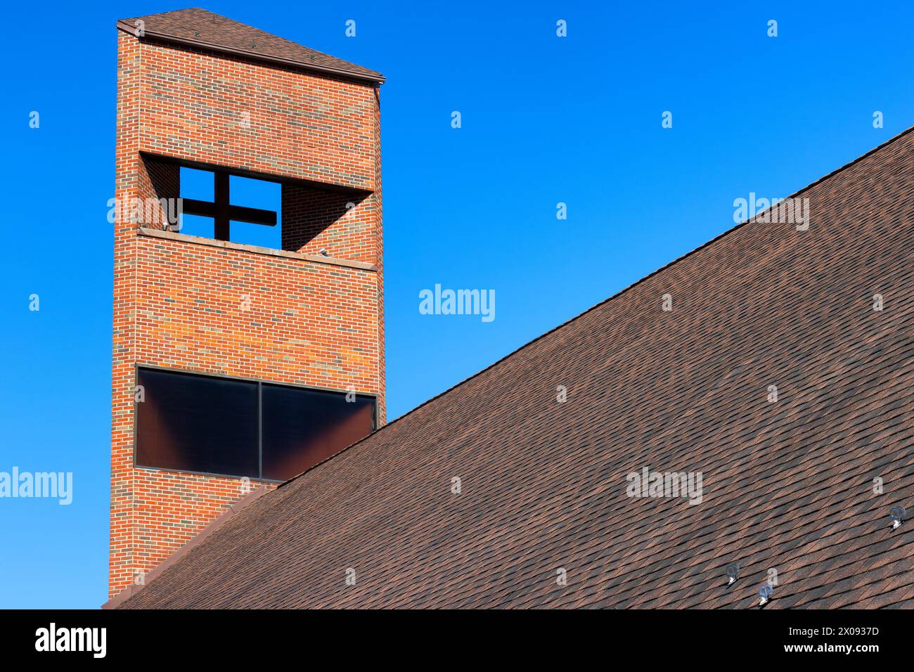Vista astratta di una chiesa di stile moderno a Big Stone Gap, Virginia, Stati Uniti Foto Stock