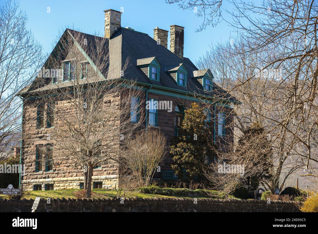 Big Stone Gap, Virginia, Stati Uniti d'America - 19 febbraio 2024: Il Southwest Virginia Museum situato in centro è stato la sede dell'ex procuratore generale della Virginia del 1880 Foto Stock