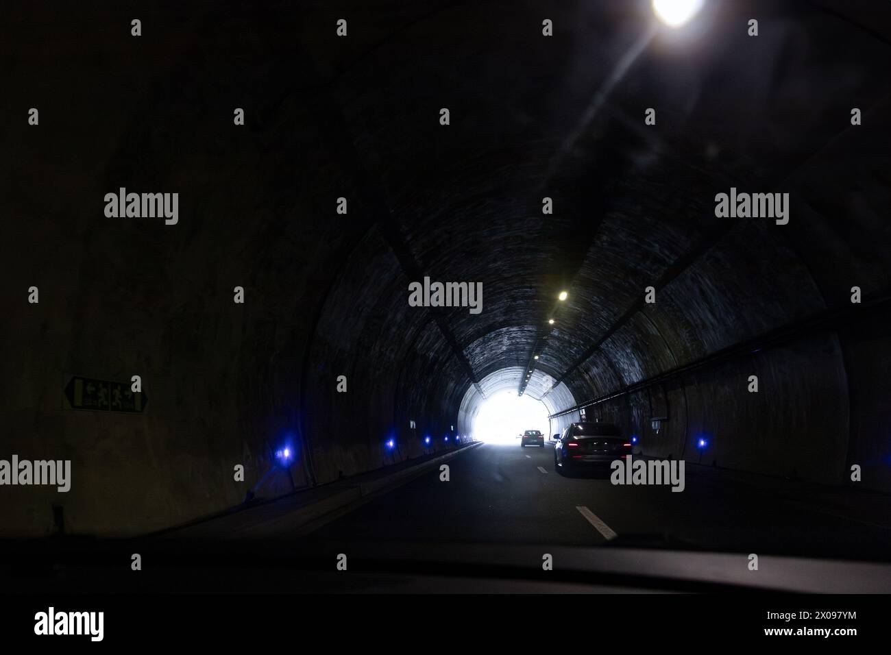 Tunnel Aguas Santas, Ermesinde Portogallo. Concetto di speranza, la luce alla fine del tunnel. Foto Stock