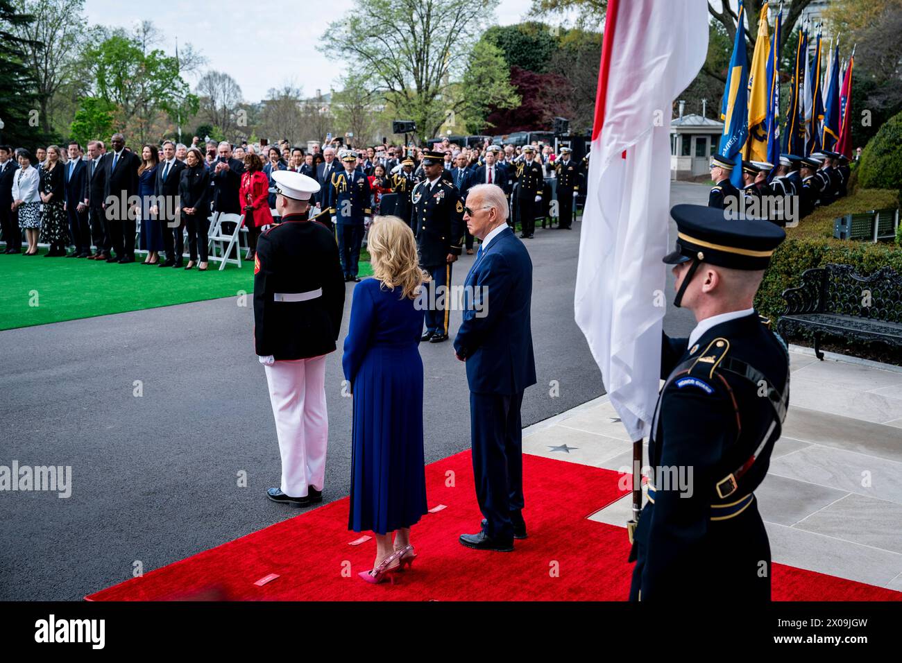 Washington, DC, USA. 10 aprile 2024. DC-Whitehouse. Il presidente Joe Biden e la First Lady Dr. Jill Biden danno il benvenuto alla Casa Bianca mercoledì 10 aprile 2024 al primo ministro giapponese Fumio Kishida e alla signora Yuko Kishida. (Foto di Haiyun Jiang/Pool/Sipa USA) credito: SIPA USA/Alamy Live News Foto Stock