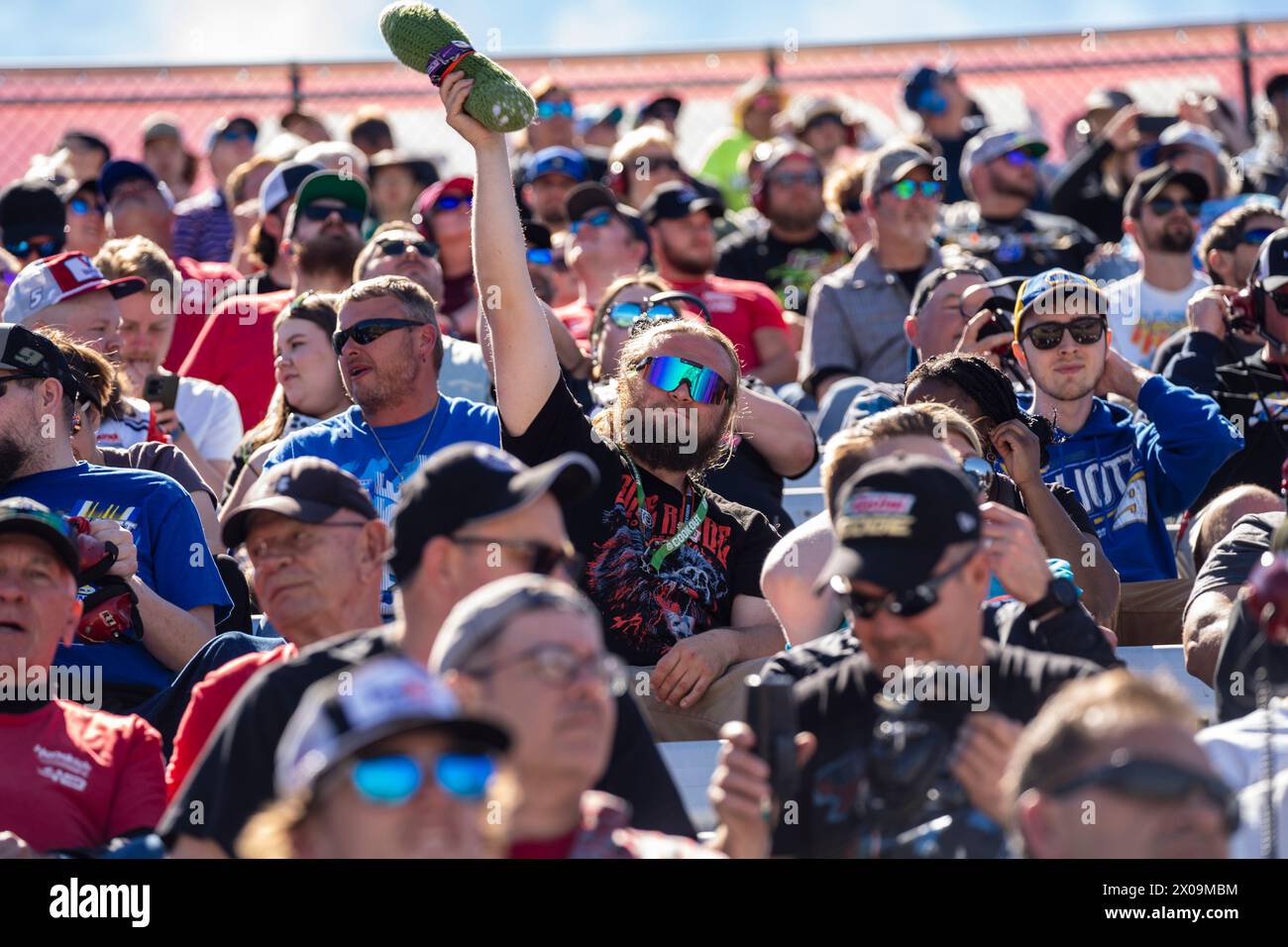 I fan potranno assistere al volo per il Cook Out 400 di Martinsville, Virginia, Stati Uniti. Foto Stock