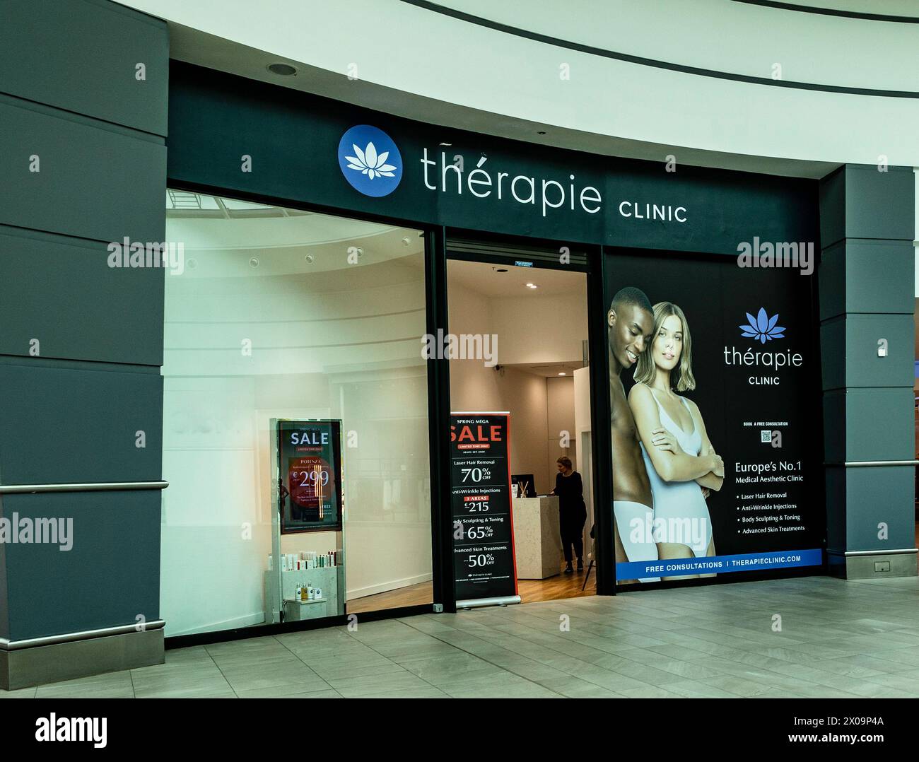 La nuova filiale di Thérapie nel Liffey Valley Shopping Centre, Dublino, Irlanda. Foto Stock