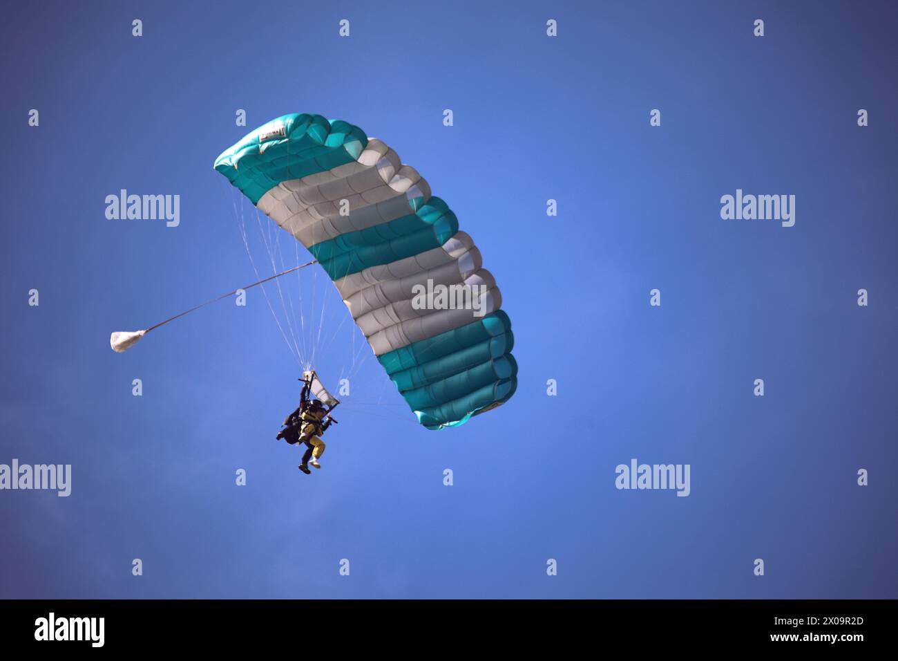 Tandem Parachuting per la raccolta fondi di beneficenza Foto Stock