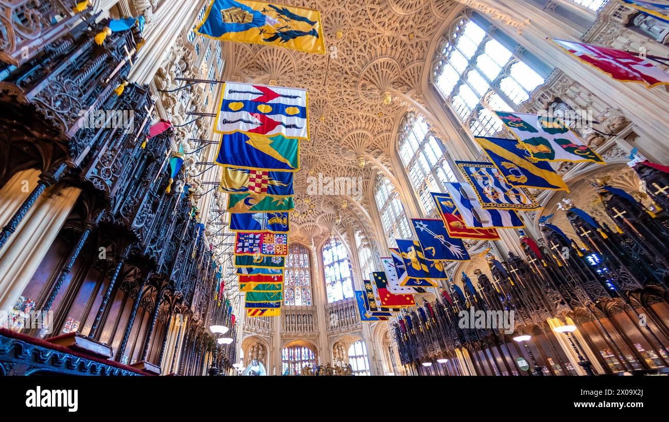Una stanza piena di bandiere nella Westminster Abby Foto Stock