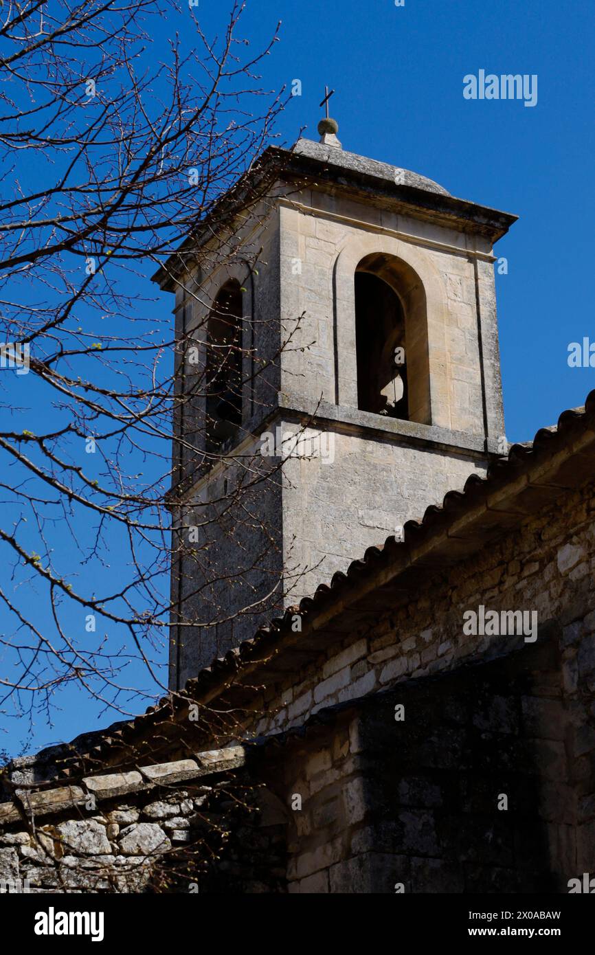 Côte chiesa campanile a Lacoste, Vaucluse, Provence-Alpes-Costa Azzurra, Provenza, Francia Foto Stock
