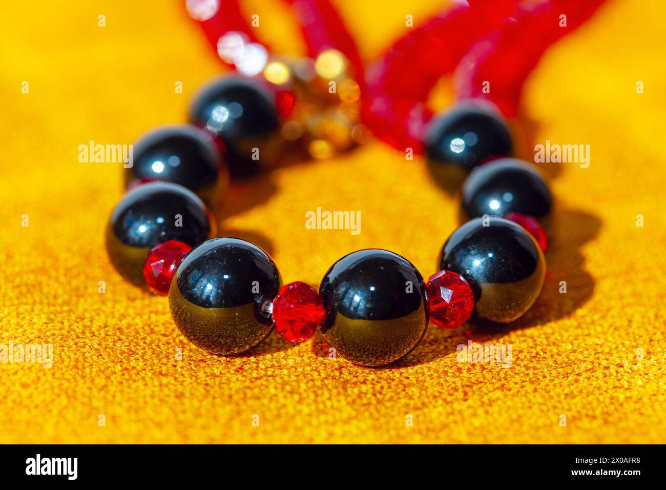 Collana con perline in pietra preziosa Foto Stock