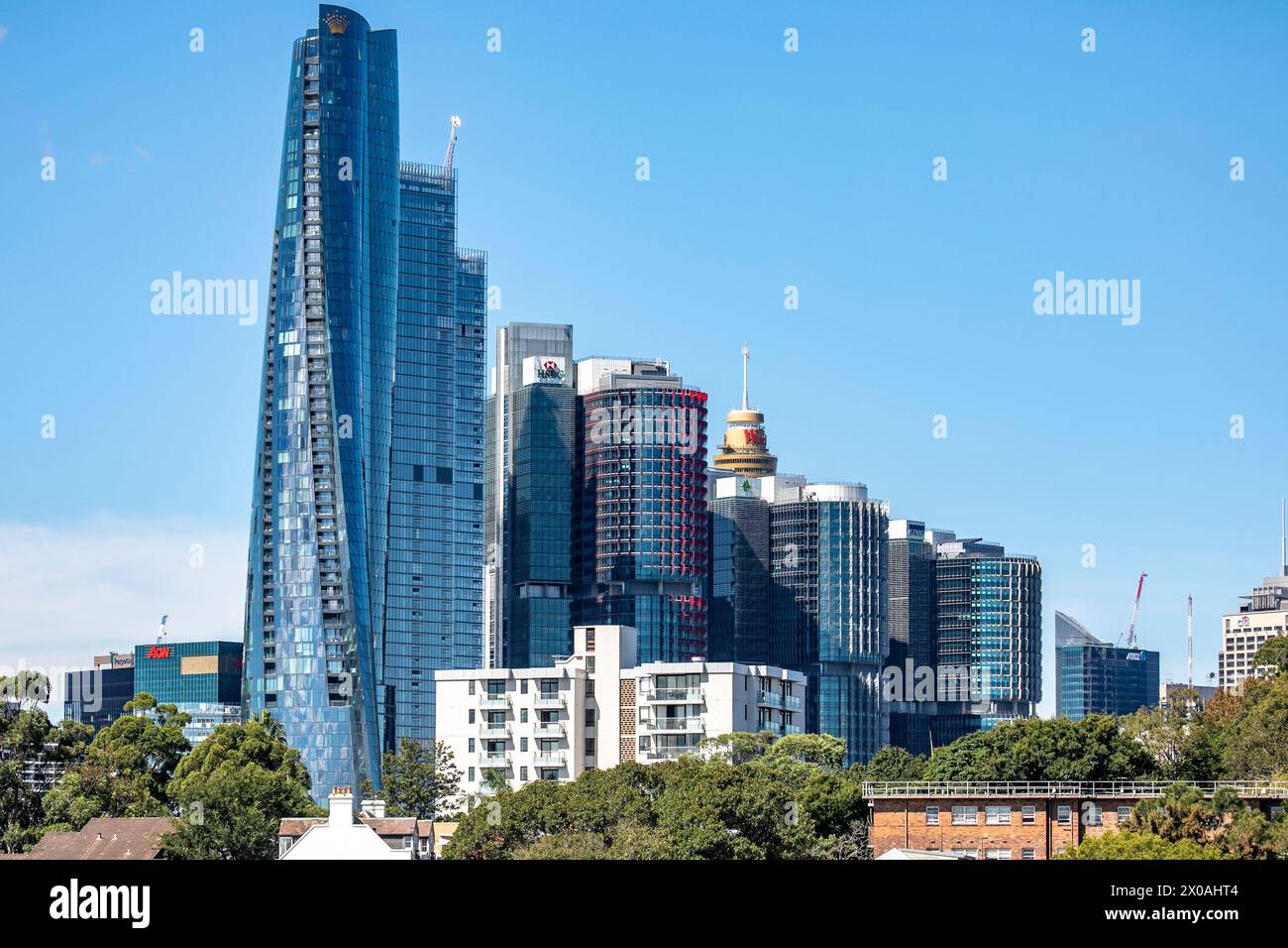 Crown Casino e hotel a 6 stelle, le torri internazionali di Barangaroo e lo skyline cittadino di Sydney, NSW, Australia, 2024 Foto Stock