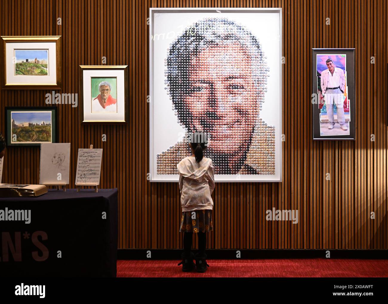 Tony Bennett | Duets album Cover Portrait di Ian Wright in mostra durante l'asta di Julien 'Tony Bennett: A Life Well-Lived' all'Ertegun Jazz Hall of F. Foto Stock