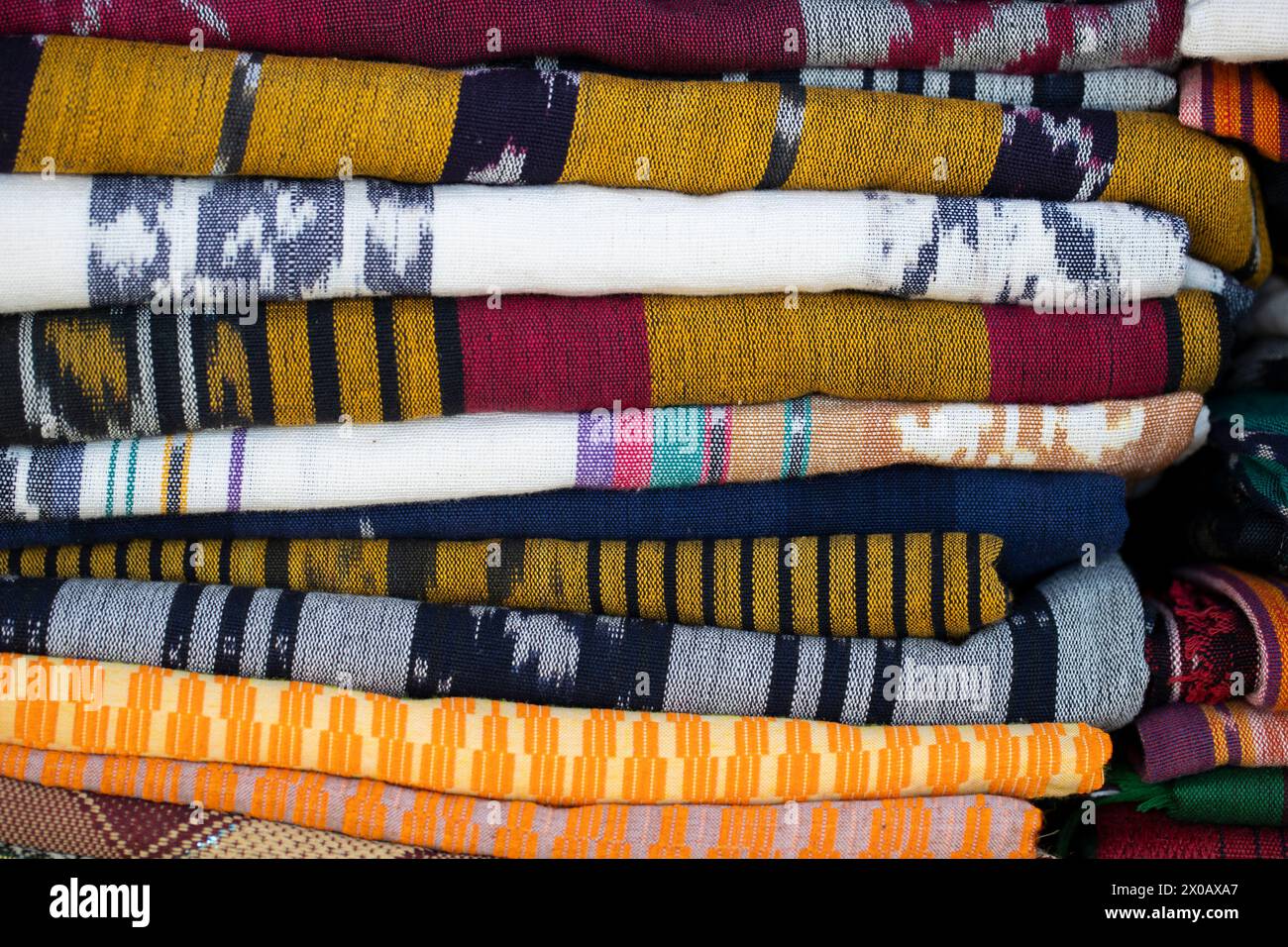 Tradizionale ikat tenun da Lombok, Nusa occidentale Tenggara, Indonesia. Foto Stock