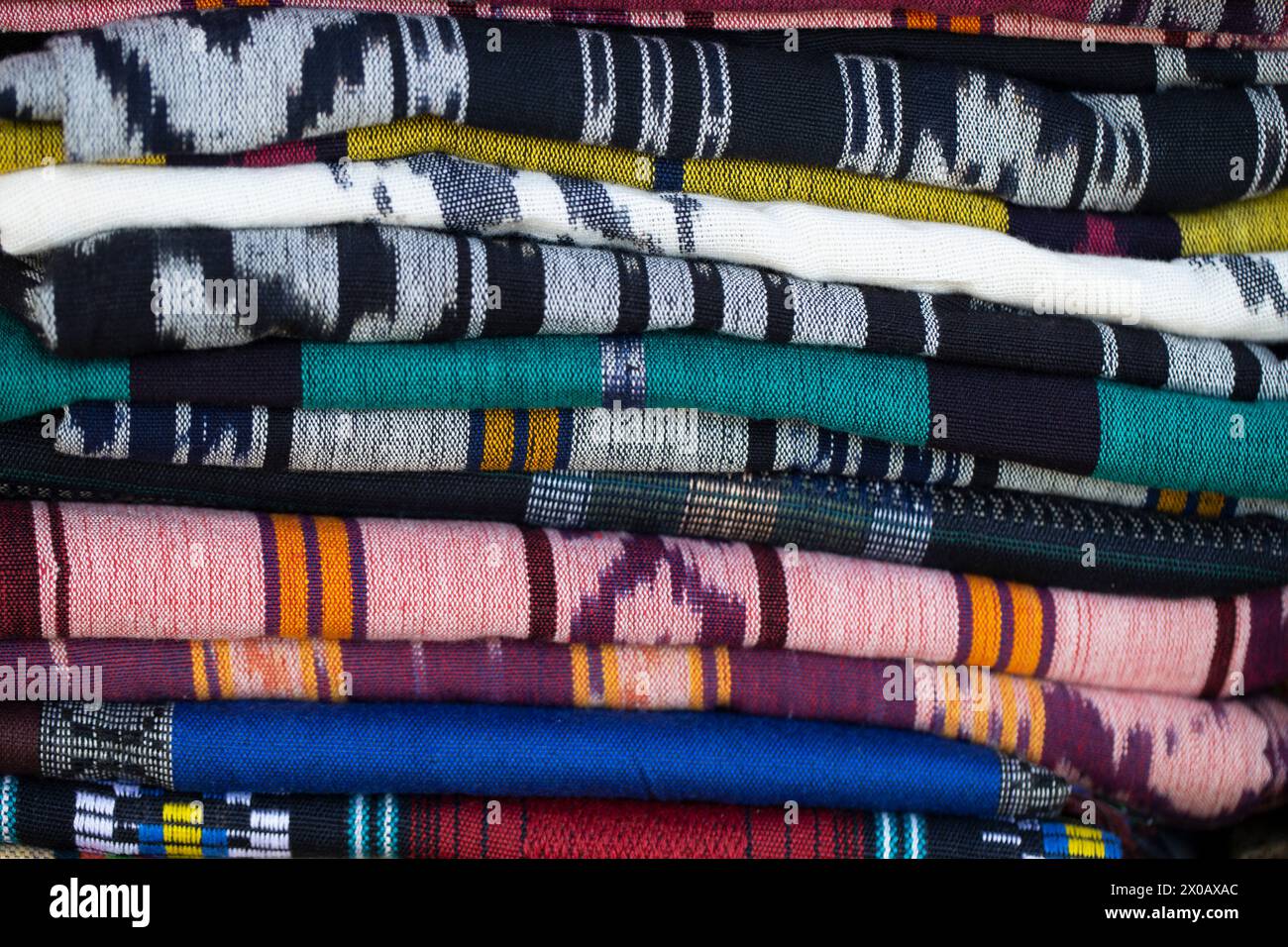 Tradizionale ikat tenun da Lombok, Nusa occidentale Tenggara, Indonesia. Foto Stock