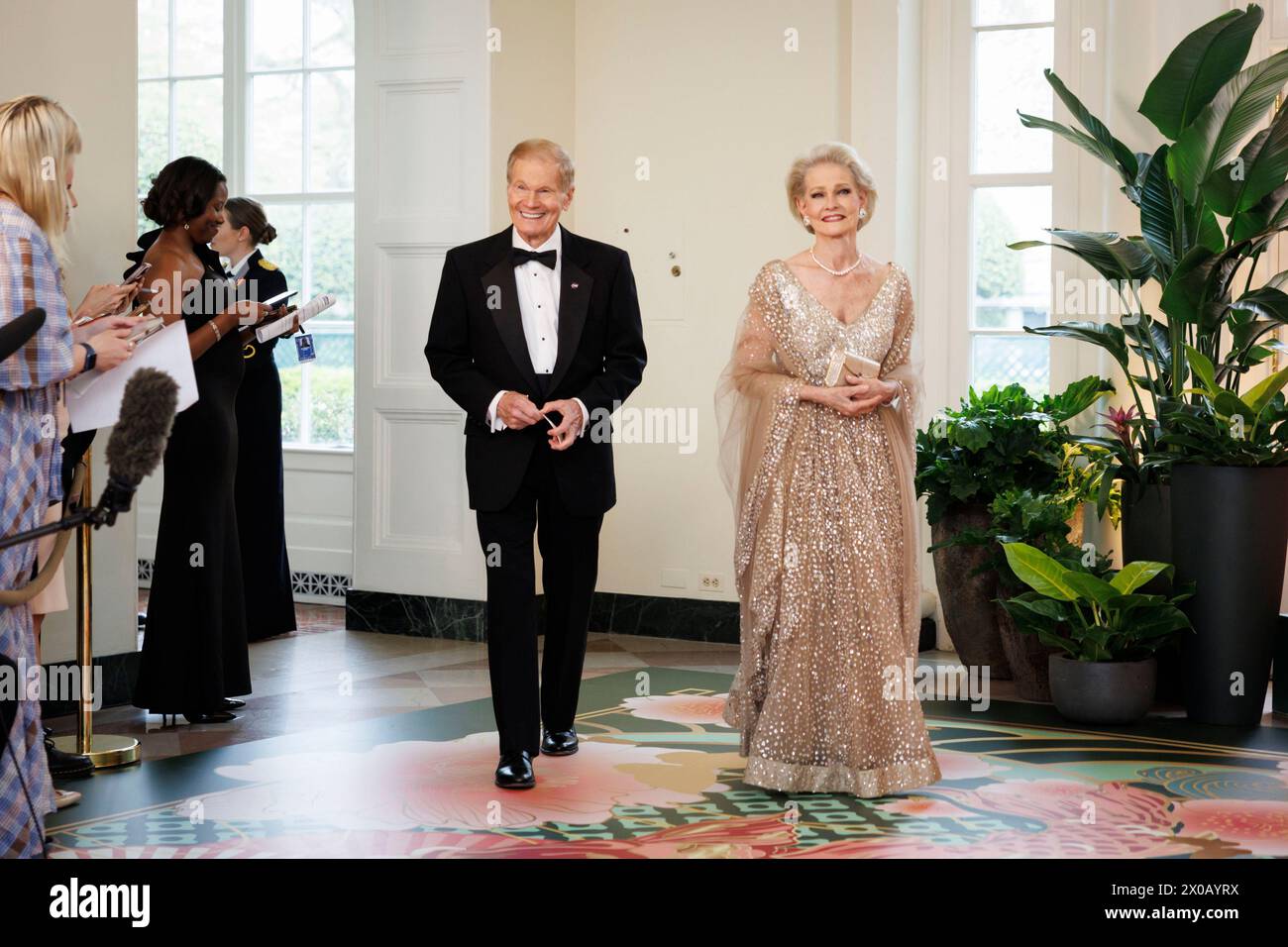 Washington, Stati Uniti. 10 aprile 2024. Bill Nelson, amministratore della NASA, e Grace Nelson, arrivano per partecipare ad una cena di stato in onore del primo ministro giapponese Kishida Fumio, presentata dal presidente degli Stati Uniti Joe Biden e dalla First Lady Jill Biden alla Casa Bianca di Washington il 10 aprile 2024. Foto di Ting Shen/UPI credito: UPI/Alamy Live News Foto Stock