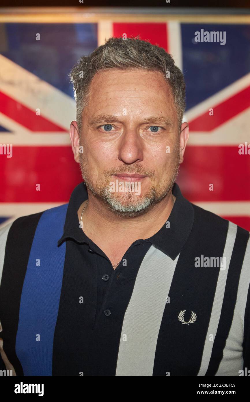 Lars Pape - Hard Rock World Burger Tour 2024 im Hard Rock Cafe Berlino ore 10.04.2024. Hardrock Cafe Berlin - World Burger Tour *** Lars Pape Hard Rock World Burger Tour 2024 all'Hard Rock Cafe Berlin il 10 04 2024 Hard Rock Cafe Berlin World Burger Tour Foto Stock