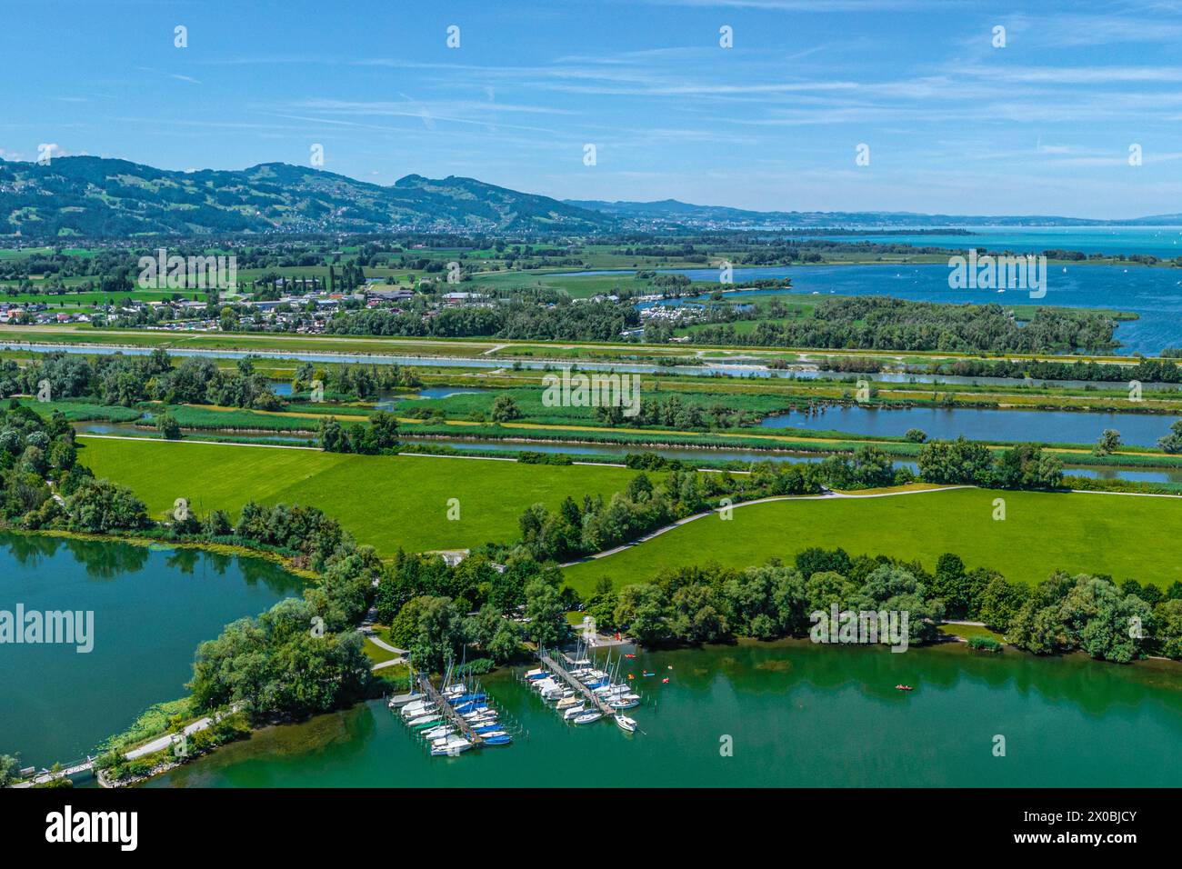 Vista aerea della regione intorno al villaggio mercato di Hard nel Vorarlberg sul lago di Costanza orientale Foto Stock