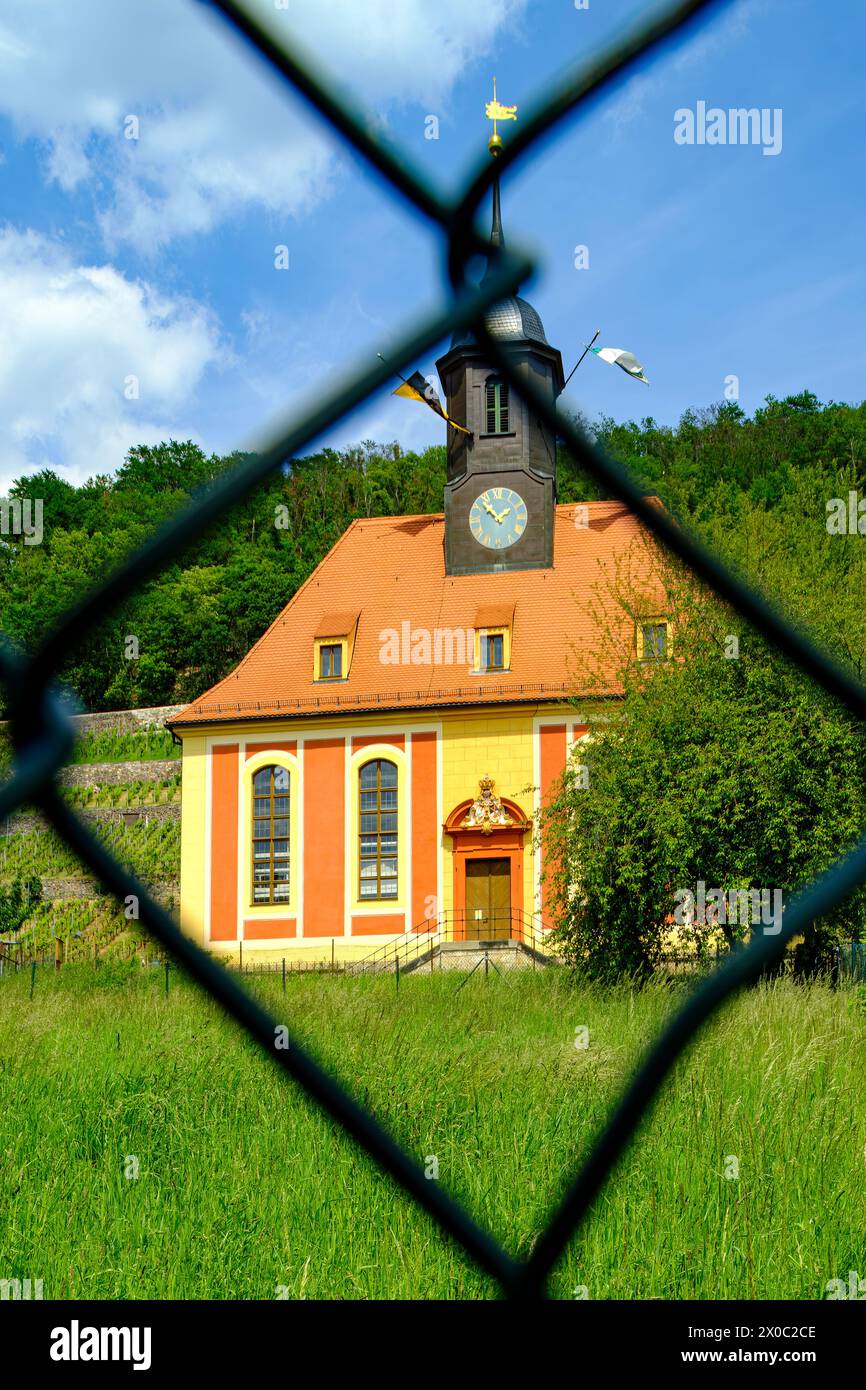 La Pillnitz Vineyard Church è una chiesa barocca situata nel vigneto reale di Pillnitz, Dresda, Sassonia, Germania. Foto Stock