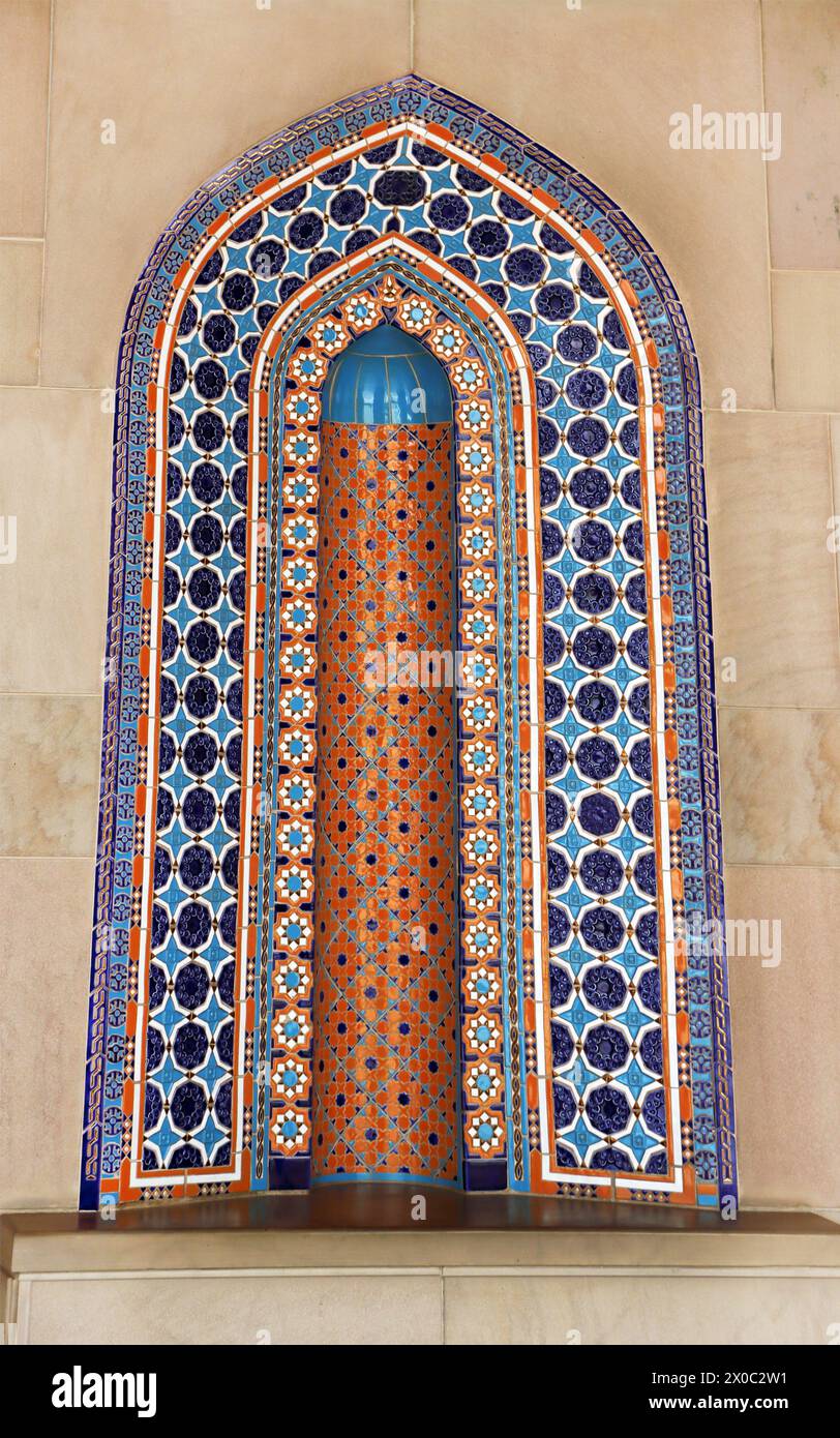 La grande Moschea del Sultano Qaboos Niche colourful una interpretazione contemporanea timuride dei modelli e dei disegni che fiorirono durante il regno di Tame Foto Stock