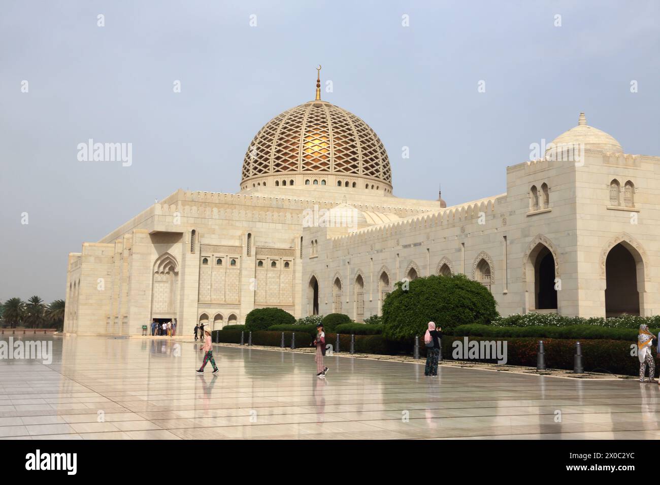 Esterno della grande Moschea del Sultano Qaboos, Mascate Oman Foto Stock