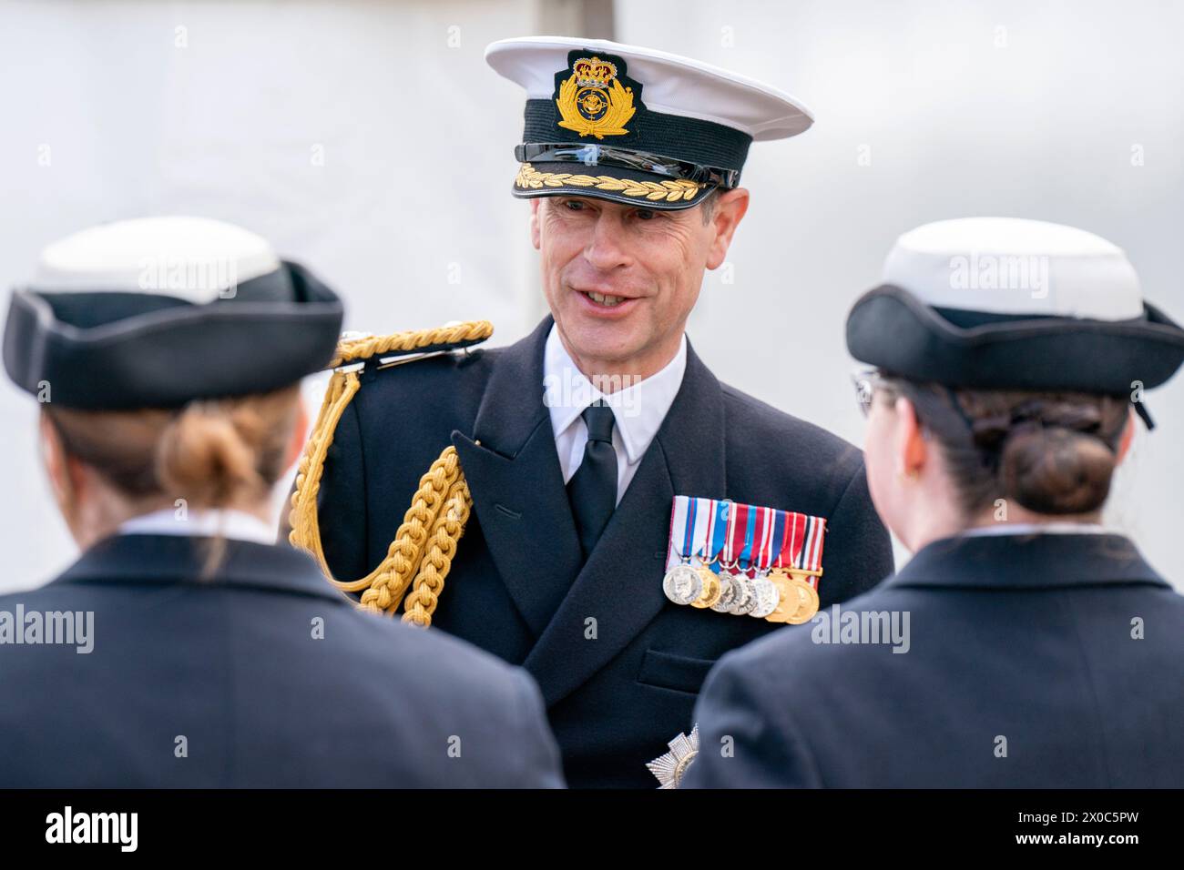 Il principe Edoardo, il duca di Edimburgo, davanti al servizio di dedica per la nave ausiliaria della Royal Fleet, RFA Stirling Castle, a Leith. Data foto: Giovedì 11 aprile 2024. Foto Stock