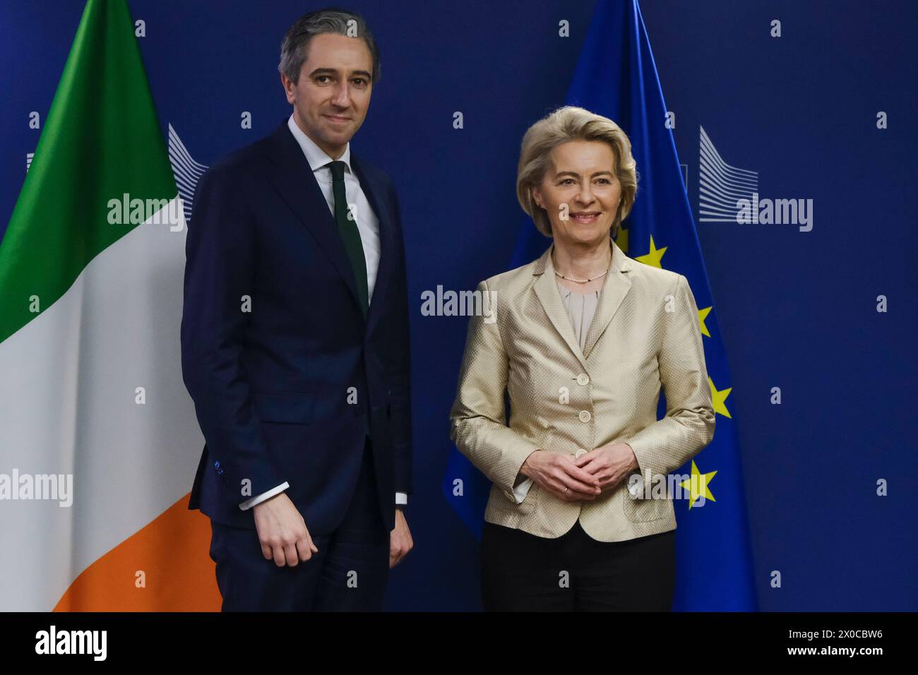 Bruxelles, Belgio. 11 aprile 2024. Il presidente della Commissione europea Ursula von der LEYEN riceve il primo ministro irlandese Simon HARRIS a Bruxelles, Belgio, l'11 aprile 2024. Crediti: ALEXANDROS MICHAILIDIS/Alamy Live News Foto Stock