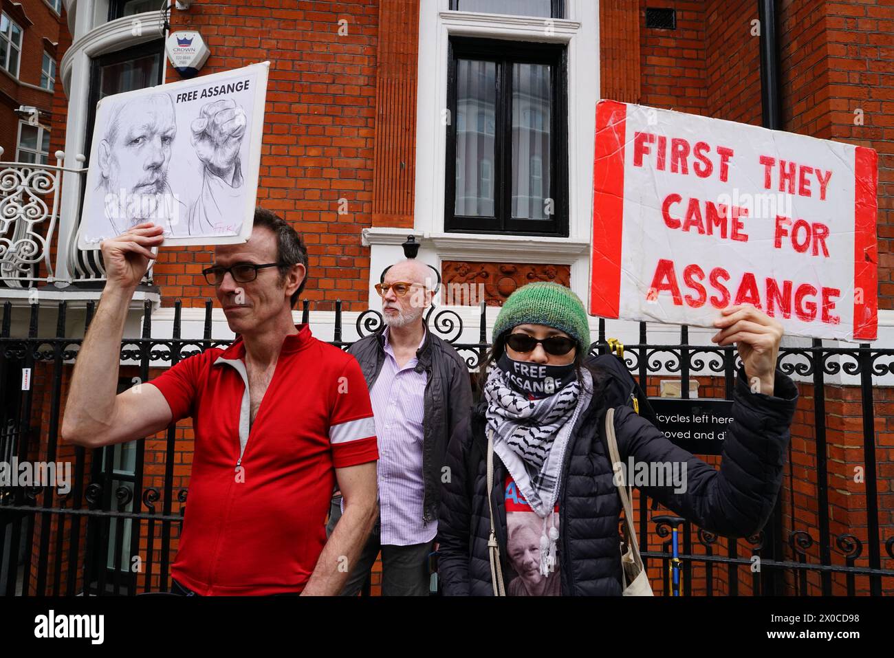 Protesta per Julian Assange all'ambasciata ecuadoriana a Londra il giorno che segna 5 anni da quando l'ambasciata ha permesso la sua cattura e incarcerazione. (Foto di Joao Daniel Pereira/Sipa USA) Foto Stock