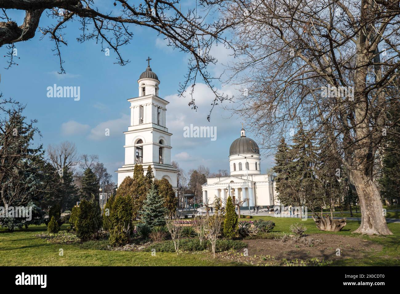 La cattedrale neoclassica a cupola della Natività si trova nel mezzo di Central Park, lungo Pushkin Avenue. Patricia Huchot-Boissier / Collectif DyF Foto Stock