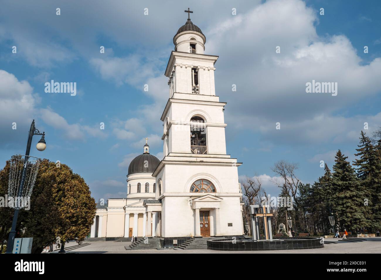 La cattedrale neoclassica a cupola della Natività si trova nel mezzo di Central Park, lungo Pushkin Avenue. Patricia Huchot-Boissier / Collectif DyF Foto Stock