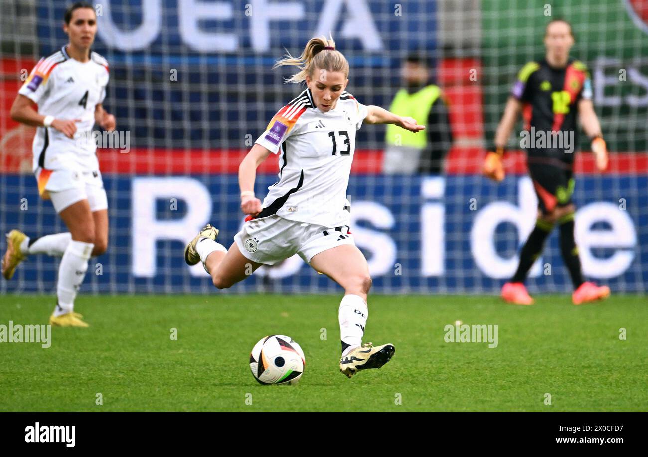Calcio, Germania, nazionale femminile, qualificazione al campionato europeo, Tivoli Aquisgrana: Germania - Islanda; Elisa Senß (GER) Foto Stock
