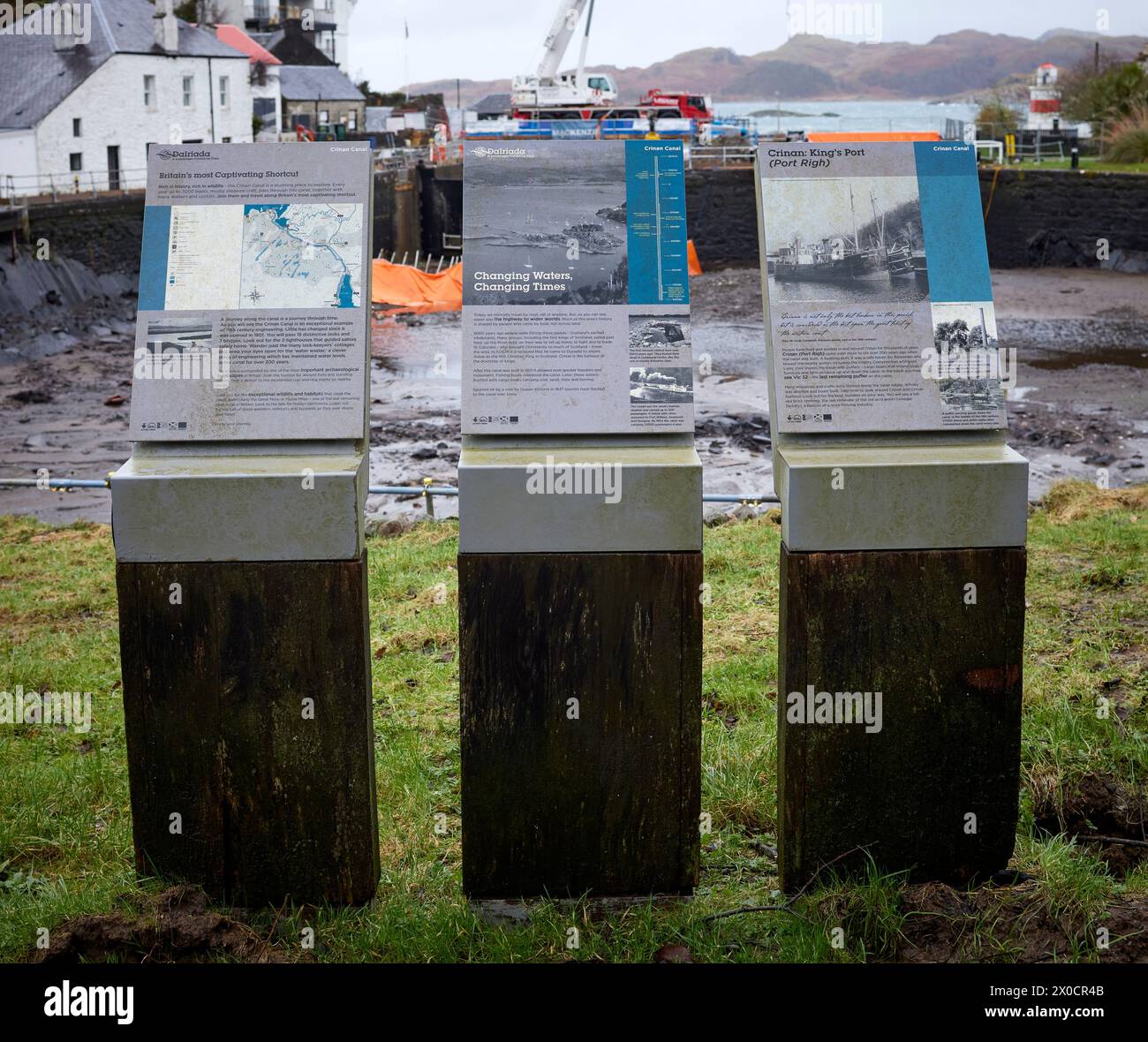 Sullo sfondo della manutenzione delle serrature, 3 bacheche informative presso Crinan Lock, Crinan, Argyll e Bute, Scozia Foto Stock