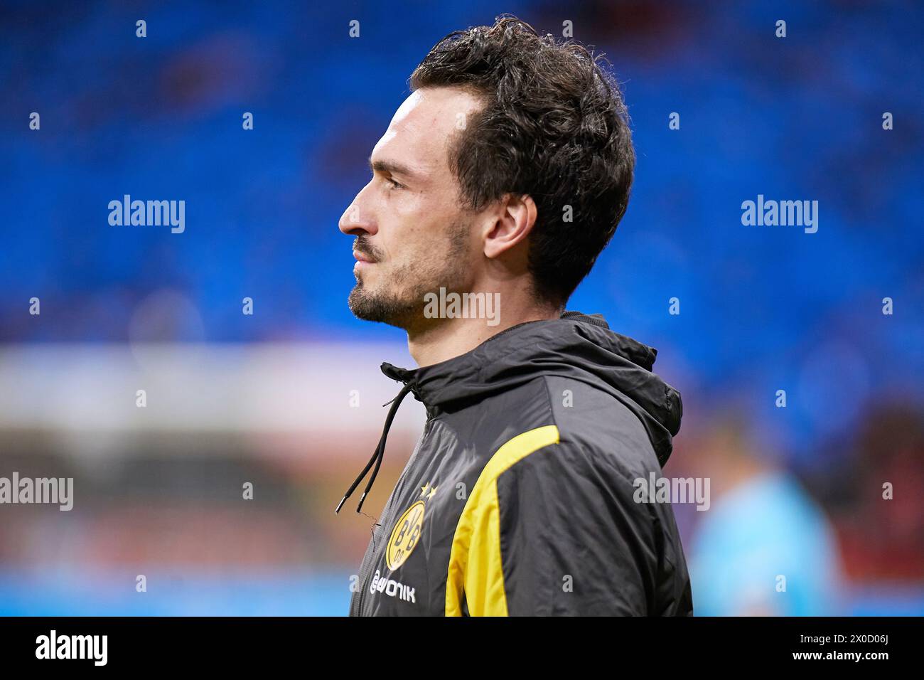 MADRID, SPAGNA - 10 APRILE: Mats Hummels, Centre-Back del Borussia Dortmund, guarda durante la partita di andata dei quarti di finale di UEFA Champions League tra l'Atletico de Madrid e il Borussia Dortmund allo stadio Civitas Metropolitano il 10 aprile 2024 a Madrid, Spagna. (Foto di Jose Torres/Photo Players Images) Foto Stock