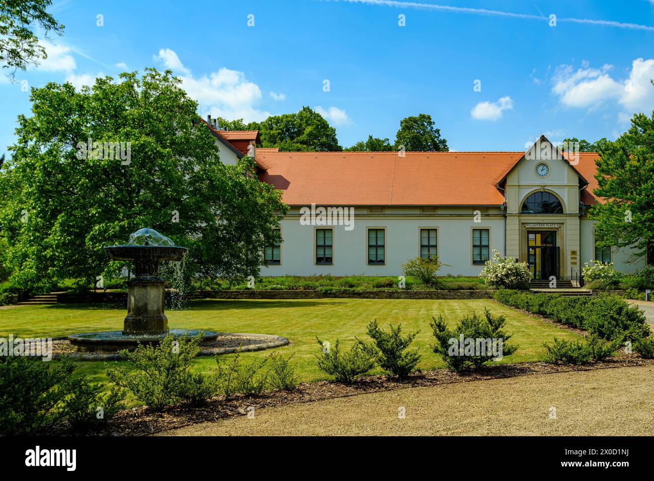 Ufficio statale sassone per l'ambiente, l'agricoltura e la geologia nell'edificio Schindler in piazza Pillnitz a Pillnitz, Dresda, Sassonia, Germania. Foto Stock