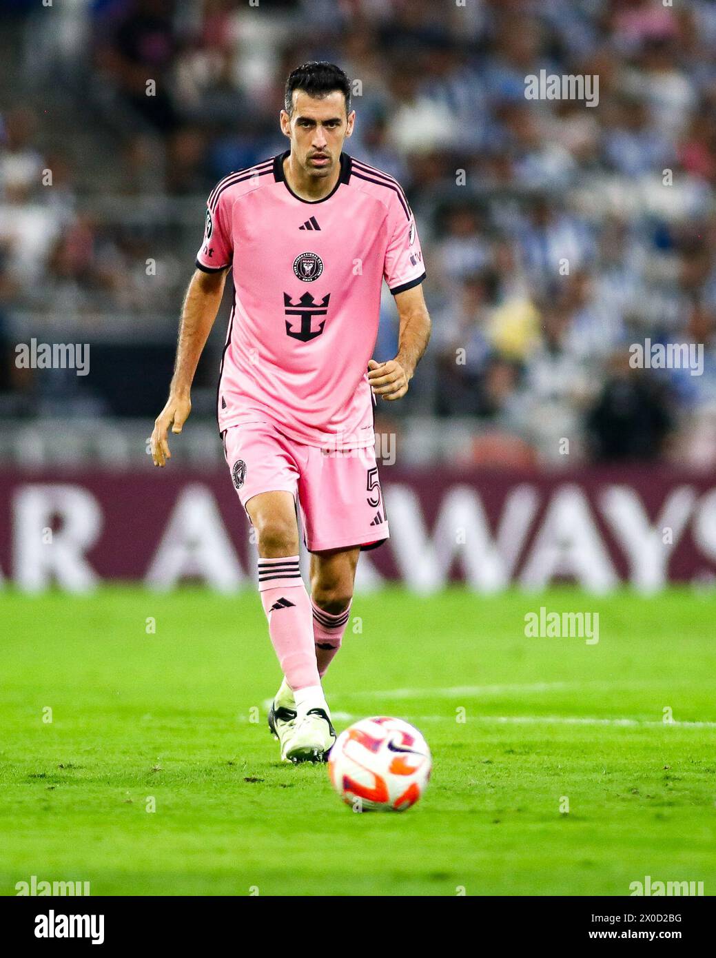 Guadalupe, Messico. 10 aprile 2024. GUADALUPE, MESSICO - 10 APRILE: N. 5 centrocampista Inter Miami, Sergio Busquets durante la partita tra CF Monterrey e Inter Miami come parte dei quarti di finale della seconda tappa della CONCACAF Champions Cup allo stadio BBVA il 10 aprile 2024 a Guadalupe, Messico. (Foto di Toby Tande/PxImages) credito: PX Images/Alamy Live News Foto Stock