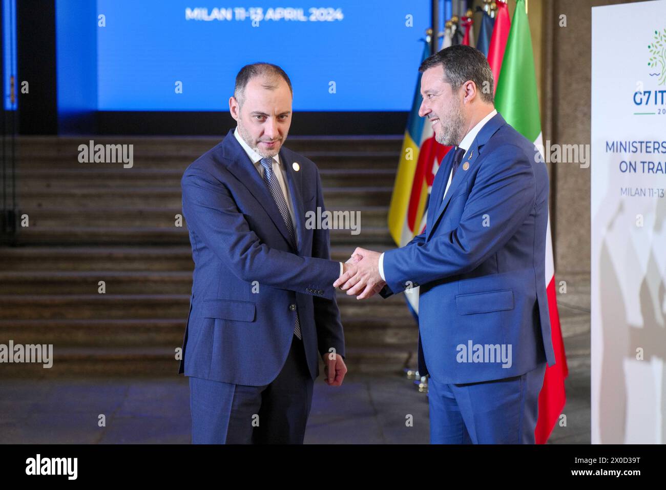 Milano, Italia. 11 aprile 2024. MILANO - Palazzo reale: Riunione ministeriale trasporti G7. Arrivo dei capi delegazione e benvenuto dal ministro Matteo Salvini. Nella foto: Matteo Salvini, Oleksandr Kubrakov, solo utilizzo editoriale credito: Agenzia fotografica indipendente/Alamy Live News Foto Stock