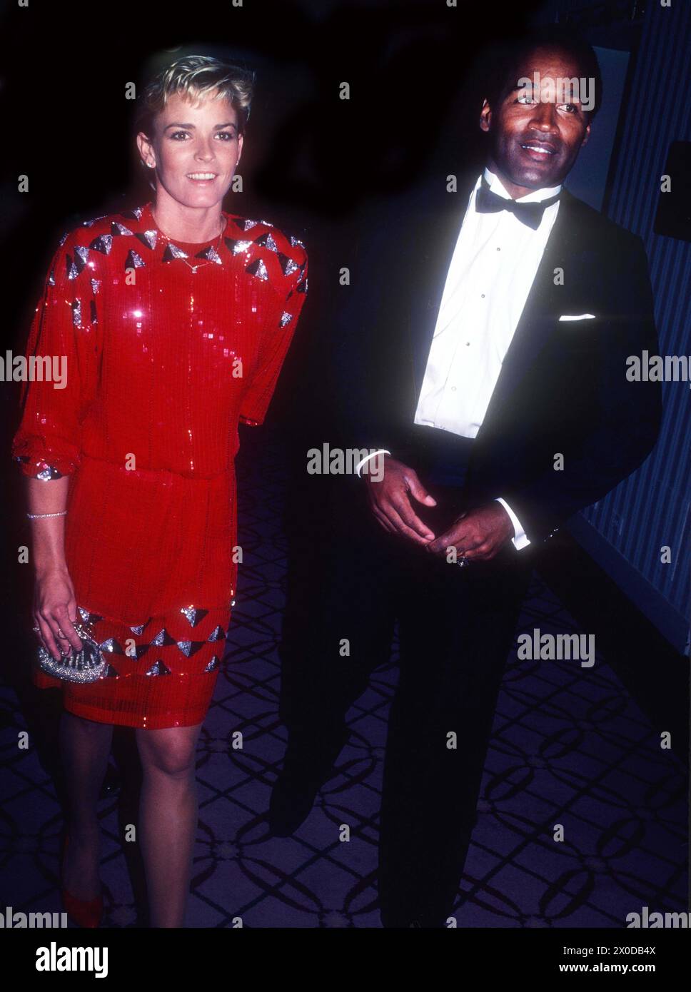 **FILE PHOTO** O.J. Simpson è morto. OJ Simpson e Nicole Simpson 1984 foto di John Barrett/PHOTOlink/MediaPunch Foto Stock