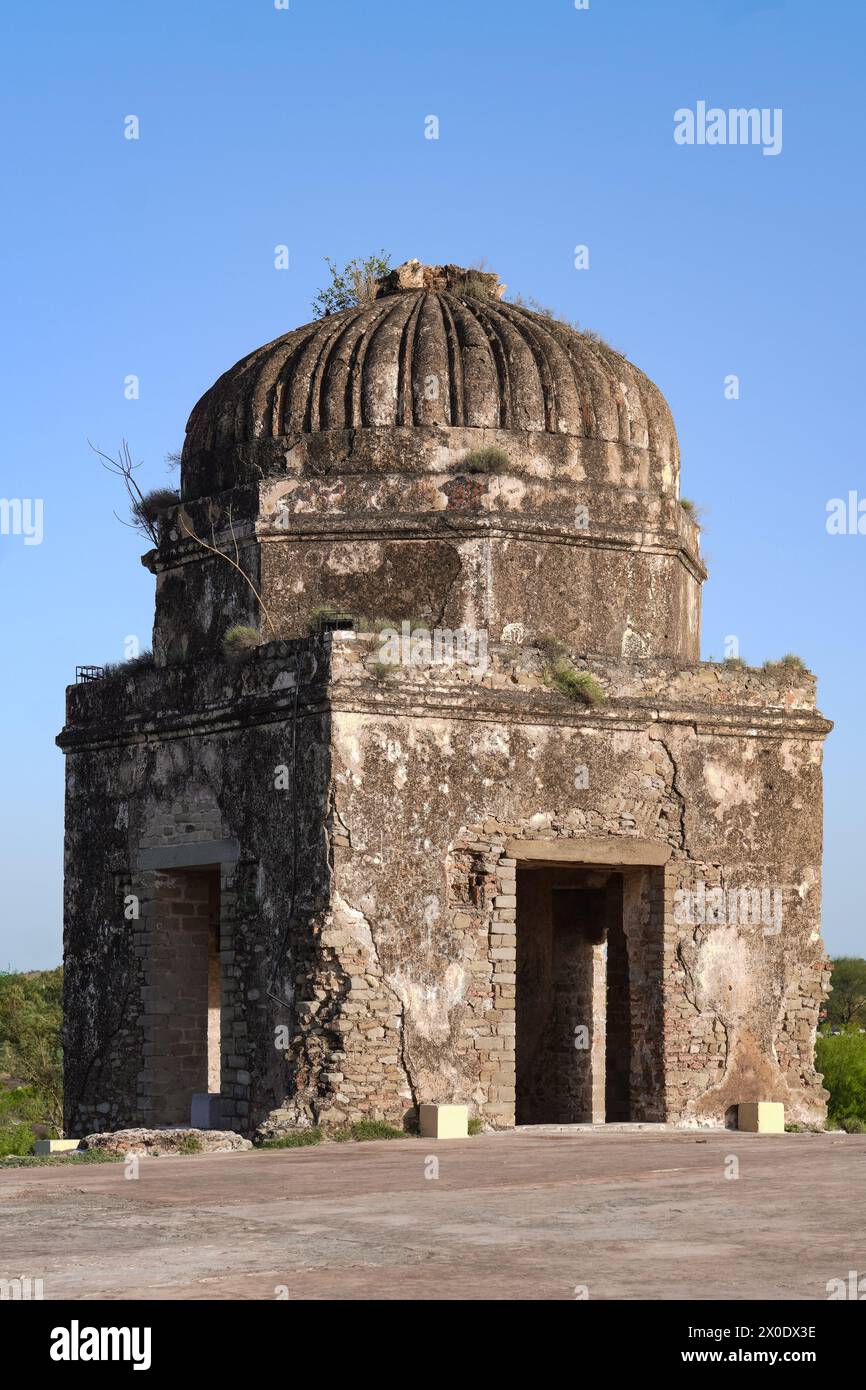 Rovine di Rani Mahal, un antico palazzo storico nel forte di Rohtas Jhelum Punjab Pakistan, vecchio monumento del patrimonio indiano e architettura d'epoca Foto Stock