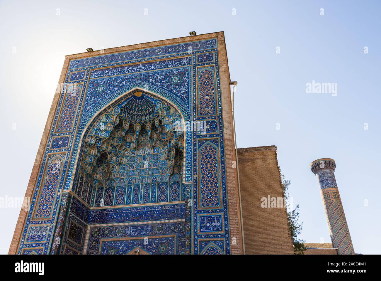 Gur-e Amir mausoleo del conquistatore turco-mongolo Timur a Samarcanda, Uzbekistan. Portale d'ingresso principale. E' stato eretto su iniziativa e alla e. Foto Stock