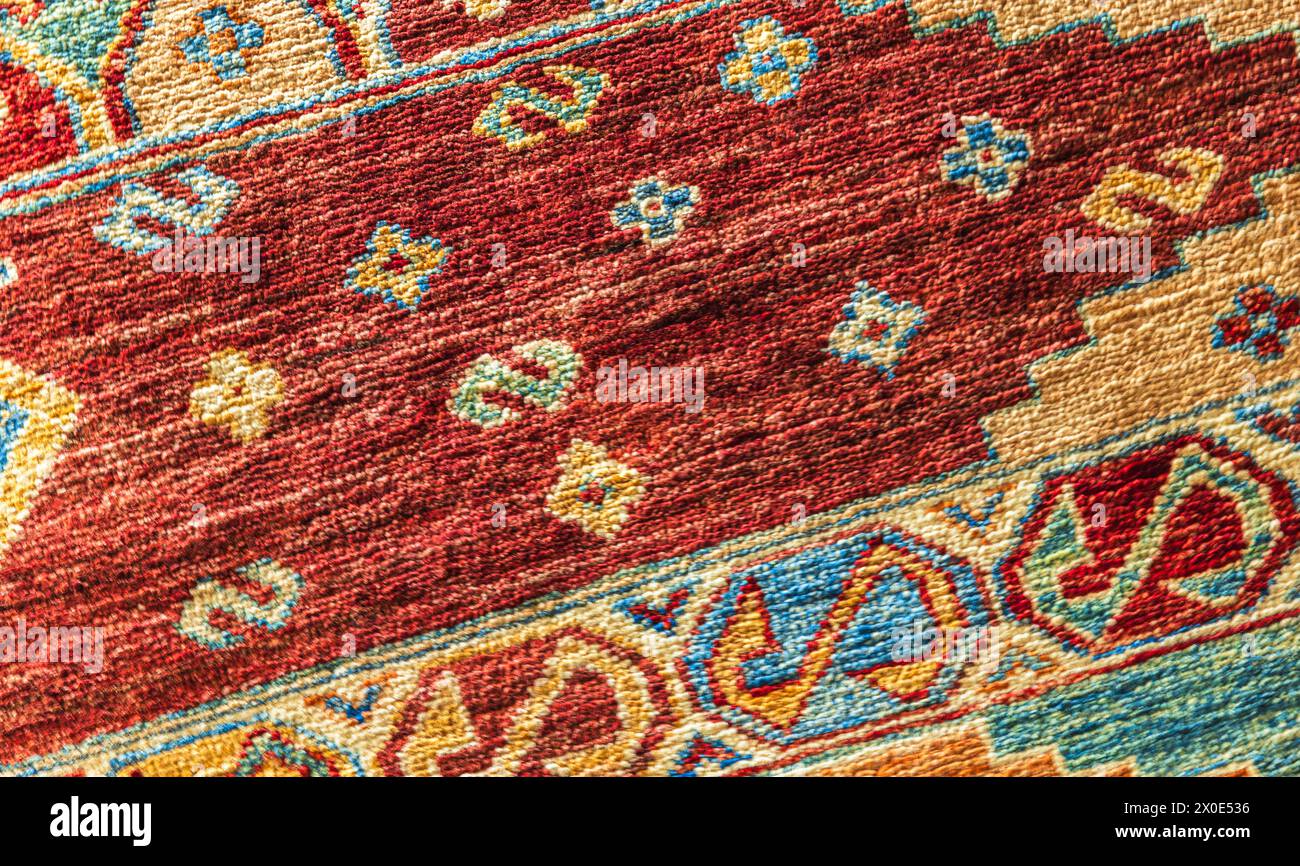 Motivo colorato di tappeti orientali in seta, foto ravvicinata Foto Stock