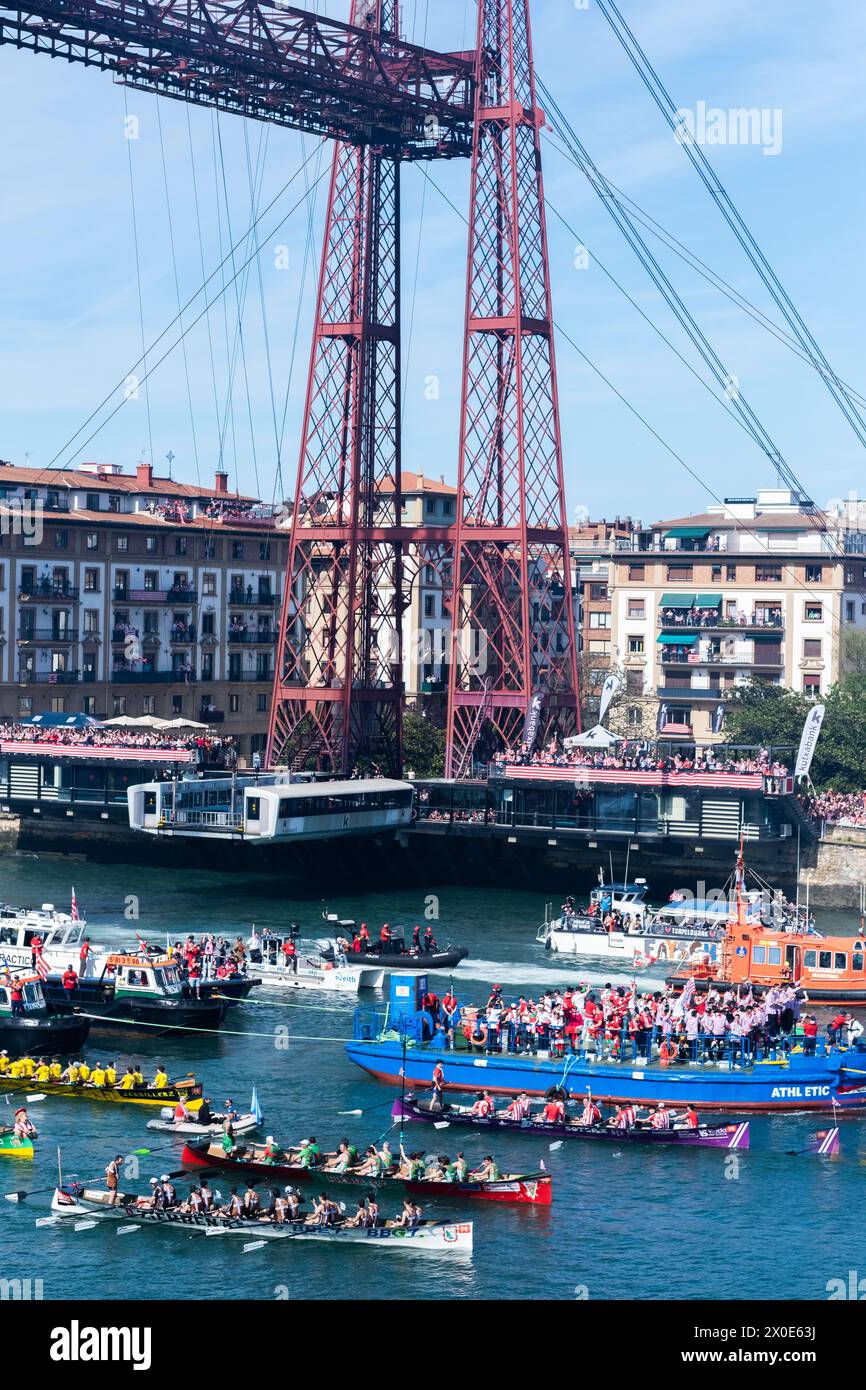 Gabarra con la squadra di calcio Athletic Club de Bilbao. Foto Stock