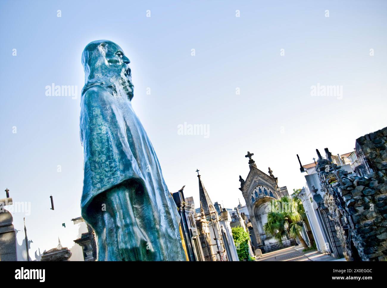 Insolita statua di Gesù Cristo raffigurata come un vecchio - una delle più grandi necropoli del mondo, il Cimitero di Recoleta, Buenos Aires, Argentina Foto Stock