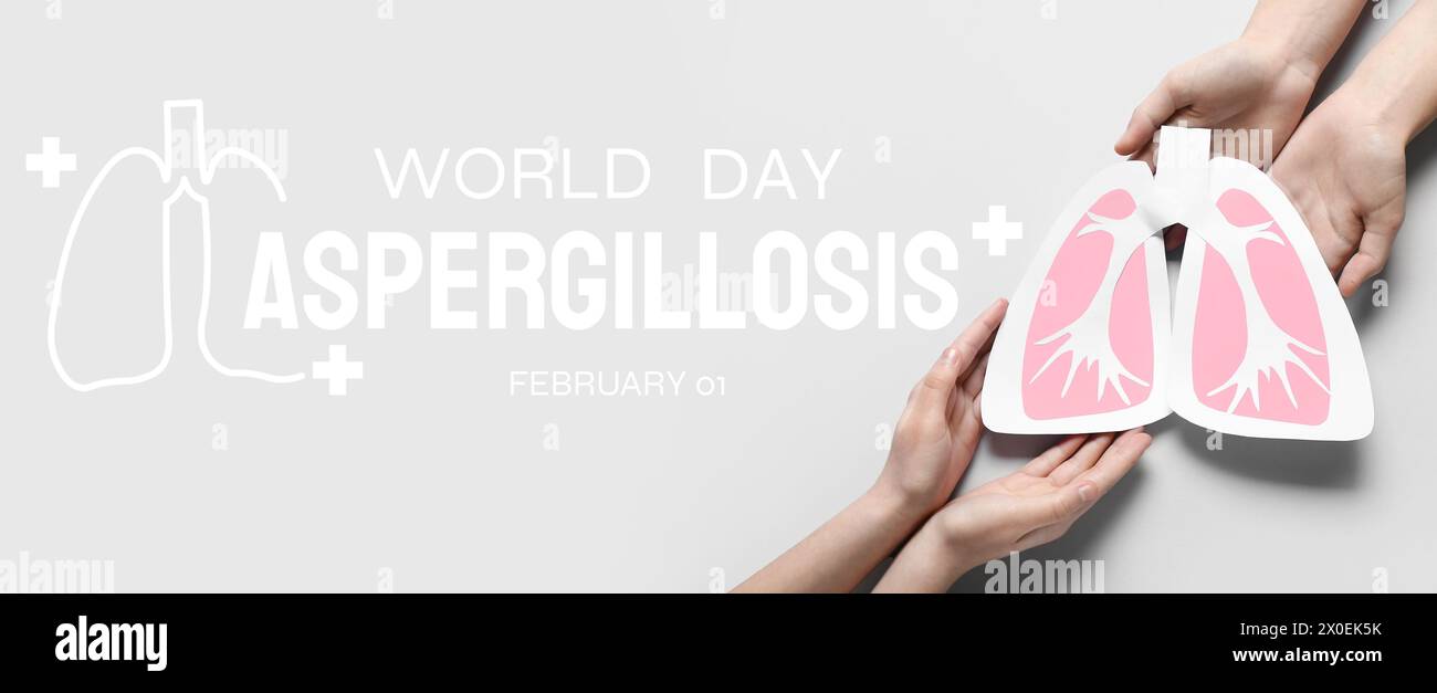 Mani con polmoni di carta su sfondo chiaro. Banner per la giornata mondiale dell'aspergillosi Foto Stock