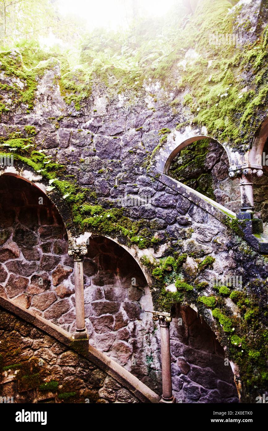 Dettaglio dell'iniziazione a Quinta da Regaleira, un sito patrimonio dell'umanità dell'UNESCO vicino alla città di Sintra. Foto Stock