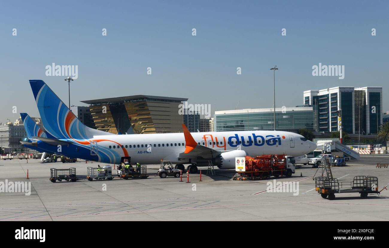 Un aereo Fly Dubai all'aeroporto internazionale di Dubai, Emirati Arabi Uniti. Foto Stock