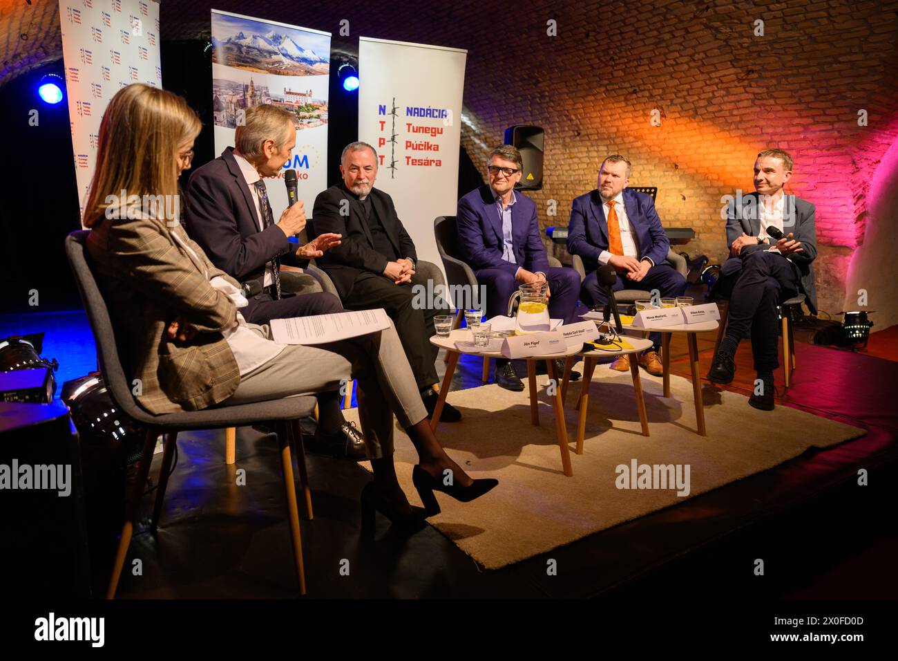 Discussione e presentazione del libro "matrimonio nella Costituzione della Repubblica Slovacca" scritto da Ján Figeľ. Foto Stock