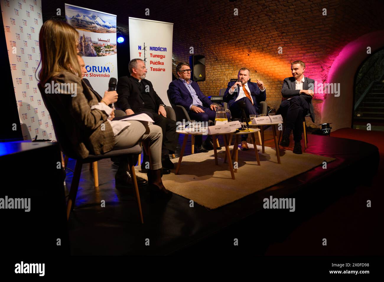 Discussione e presentazione del libro "matrimonio nella Costituzione della Repubblica Slovacca" scritto da Ján Figeľ. Foto Stock