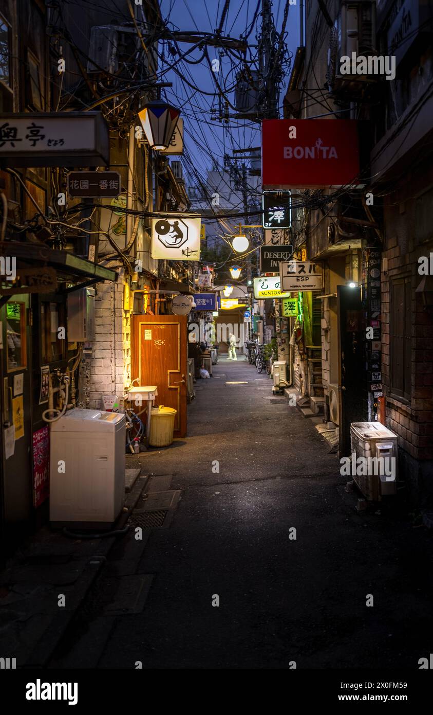 Quartiere dei bar Golden GAI a Shinjuku Tokyo Foto Stock