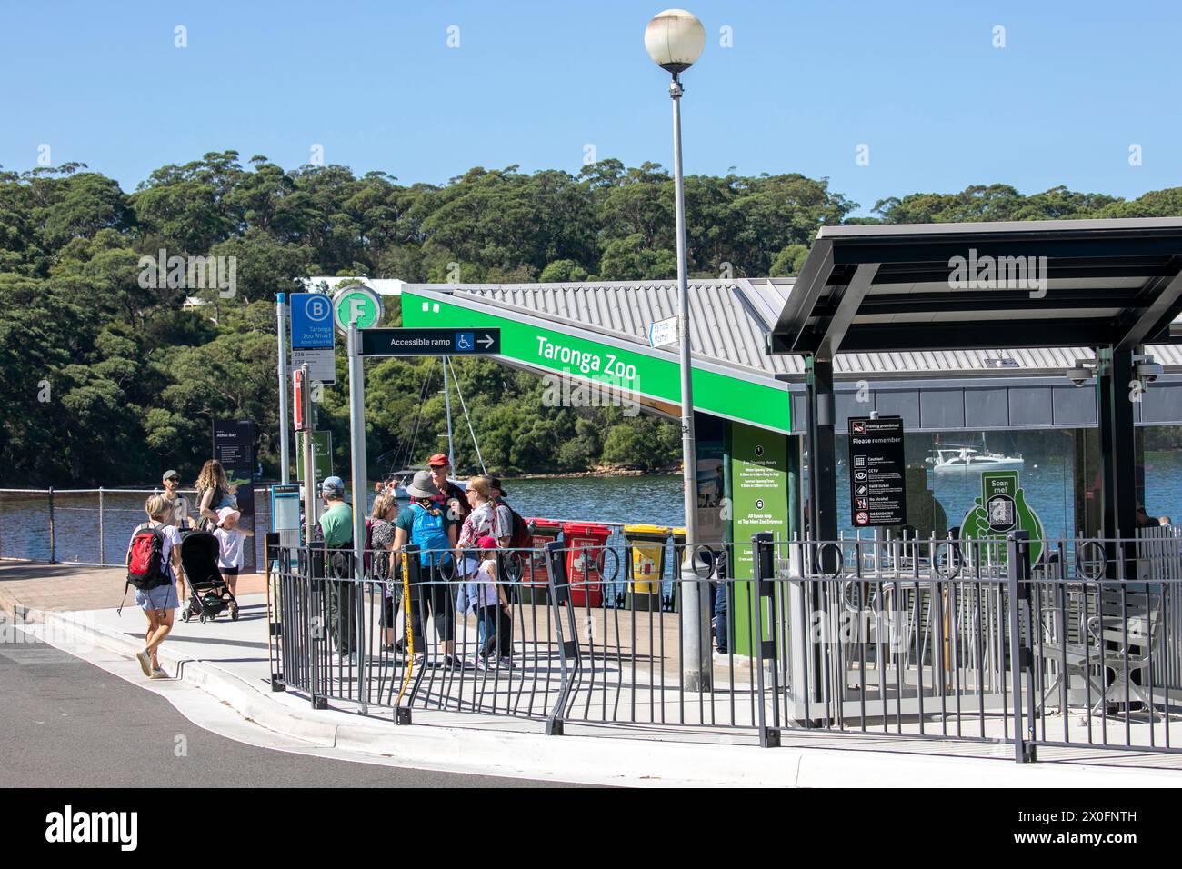 Il molo dei traghetti dello zoo di Taronga offre un comodo accesso allo zoo, sulla costa nord di Sydney, nuovo Galles del Sud, Australia Foto Stock